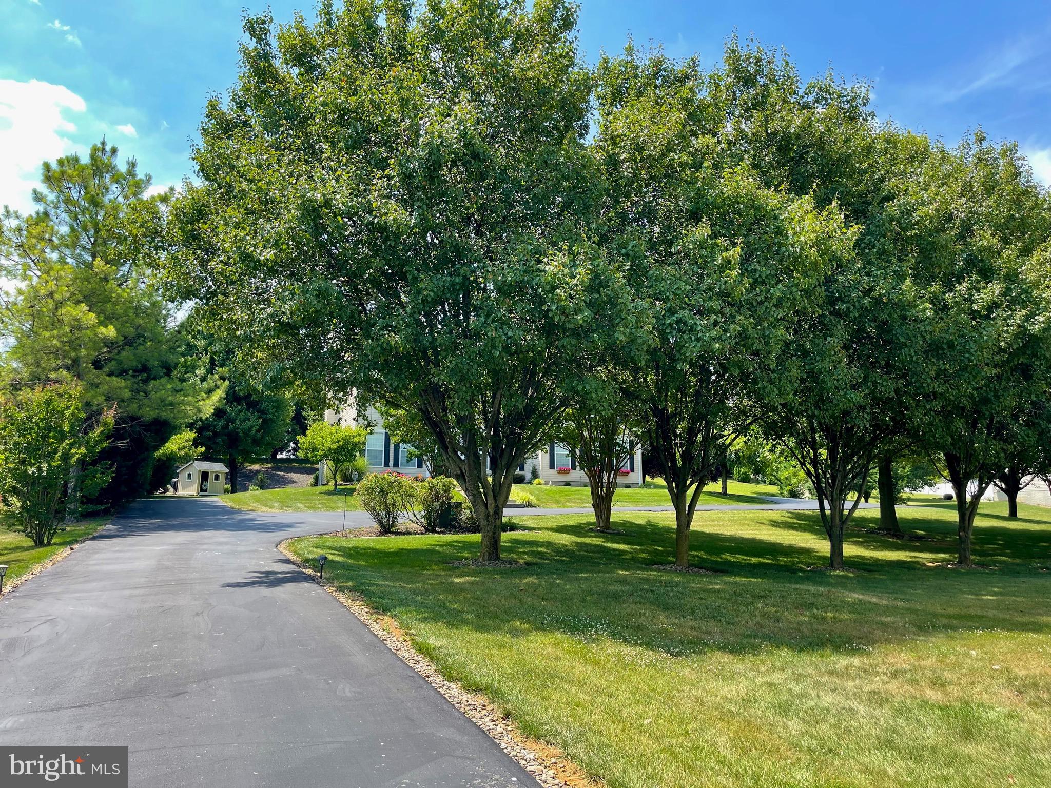 APPLE KNOLLS ESTATES - Residential