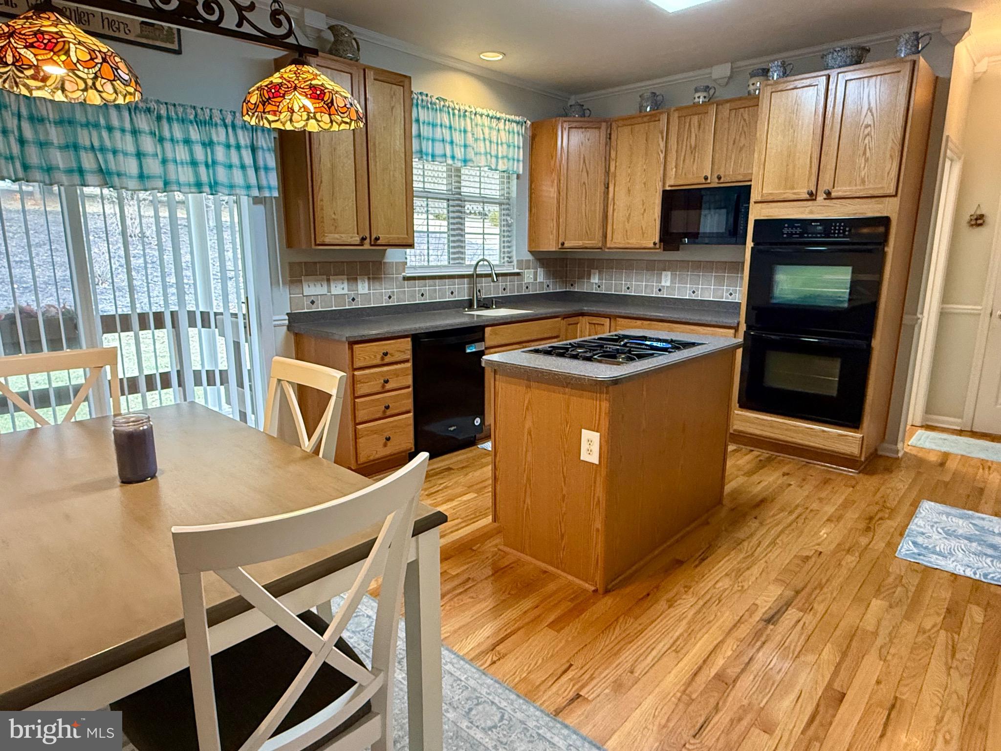 APPLE KNOLLS ESTATES - Residential