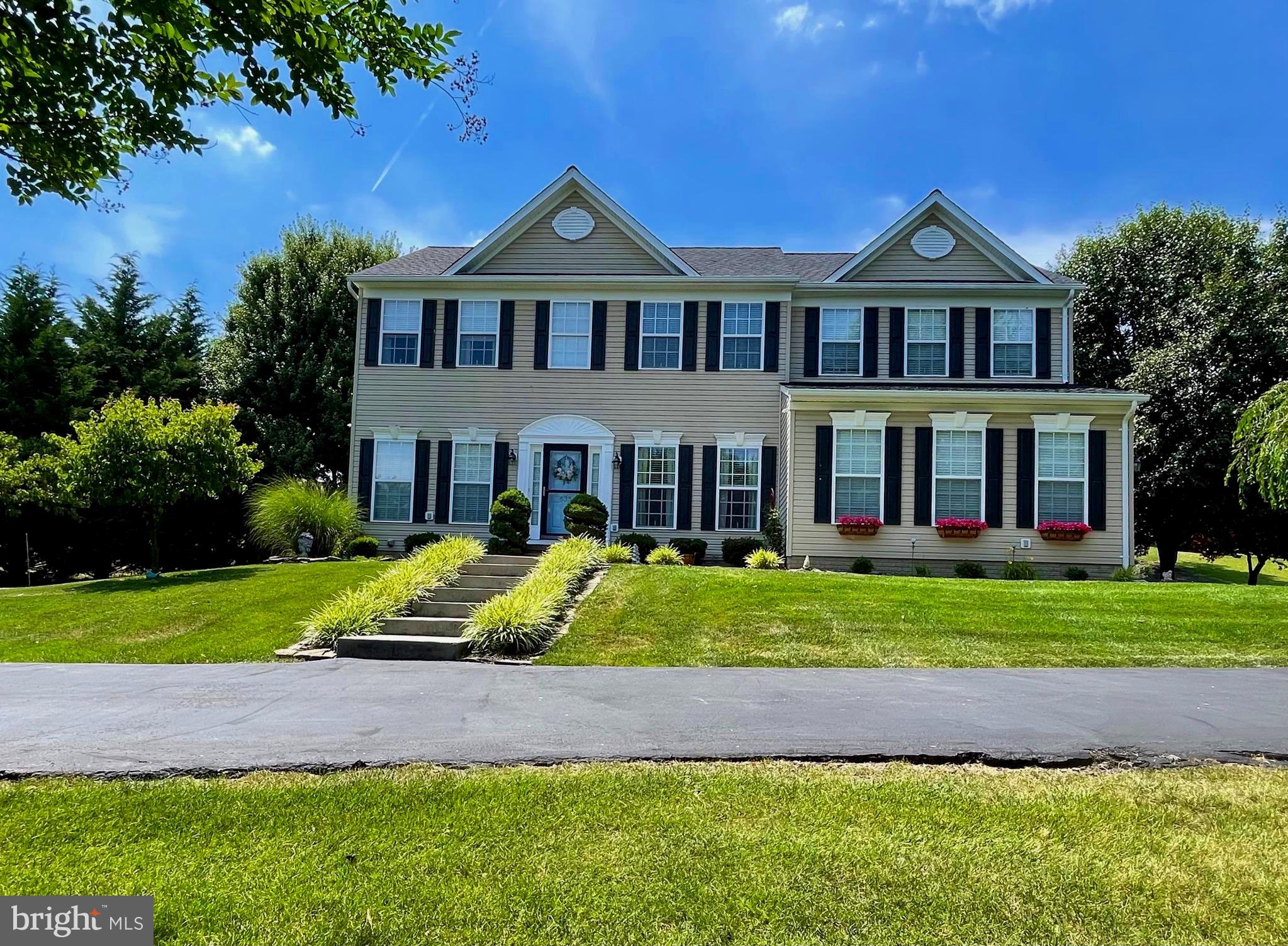 APPLE KNOLLS ESTATES - Residential