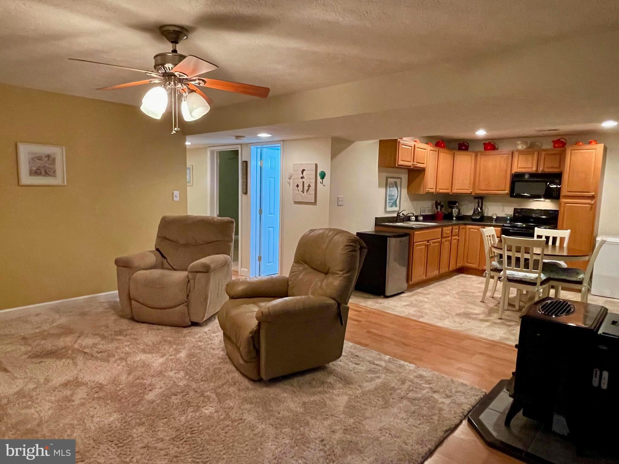 APPLE KNOLLS ESTATES - Residential