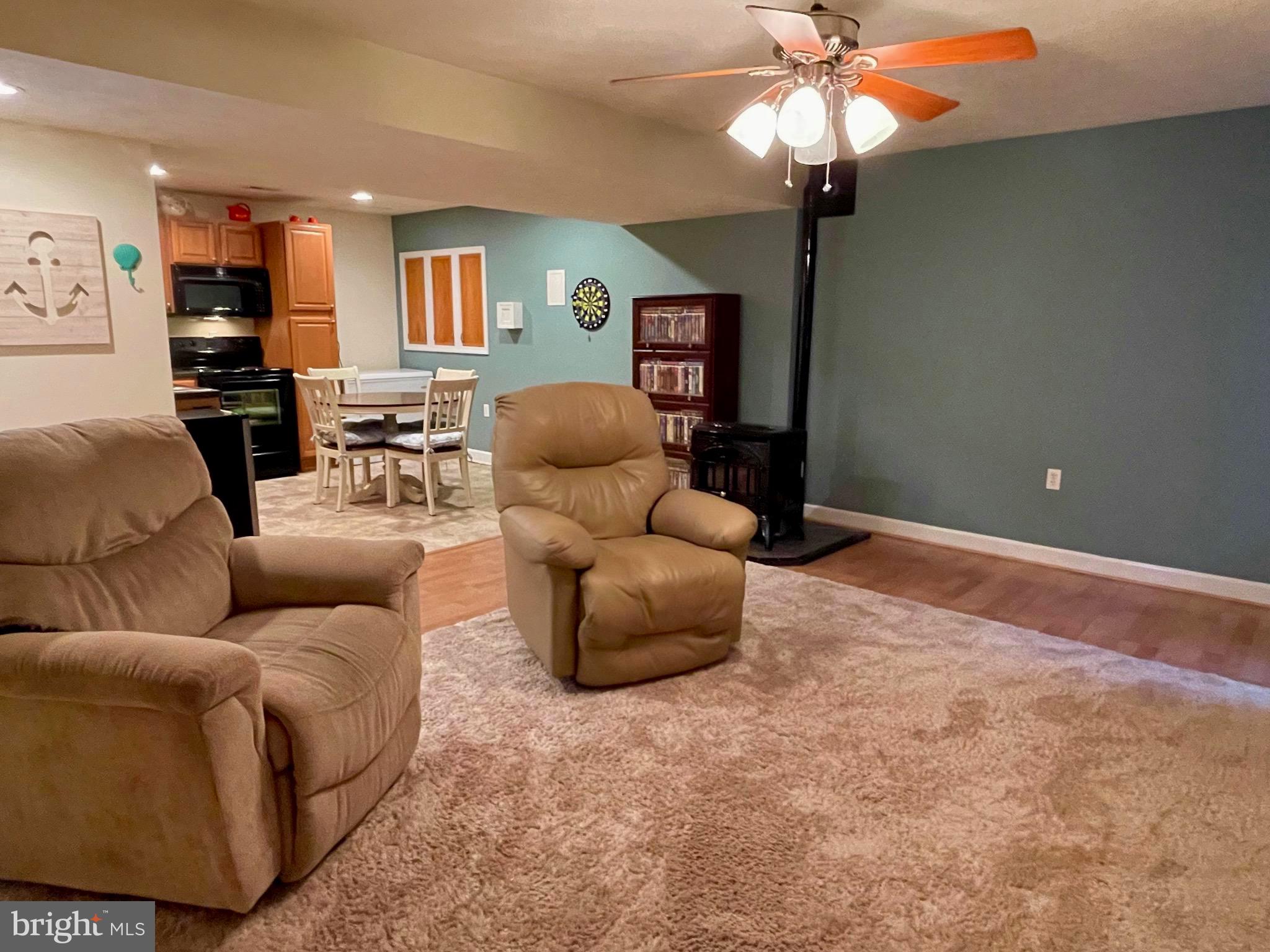 APPLE KNOLLS ESTATES - Residential