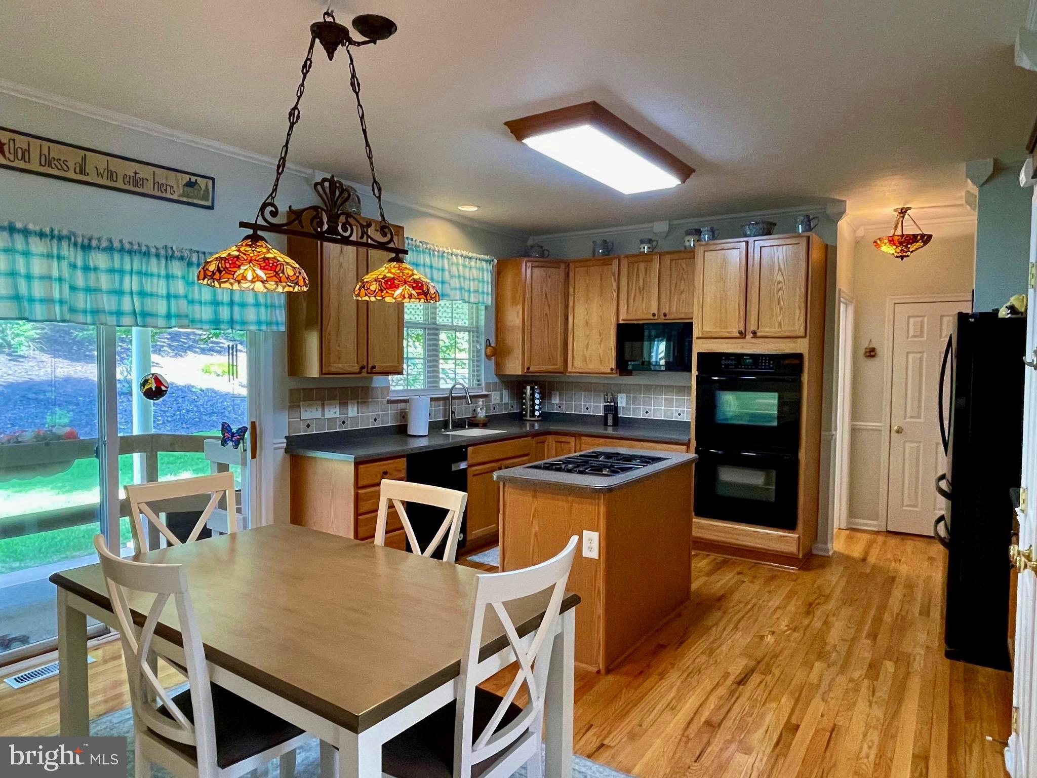 APPLE KNOLLS ESTATES - Residential