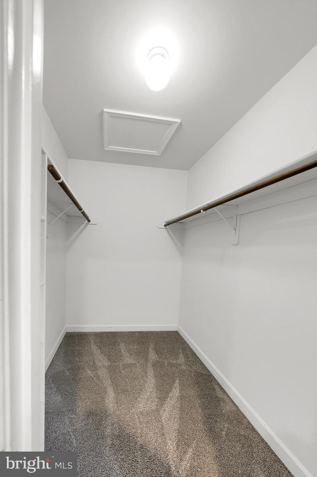 ASHBURN FARM - Residential