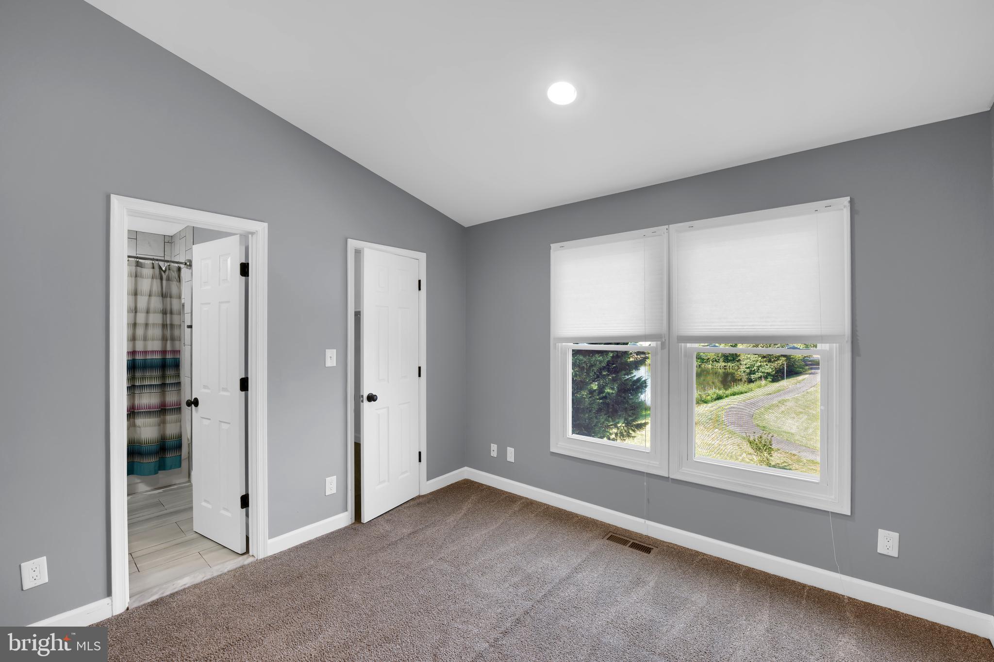 ASHBURN FARM - Residential