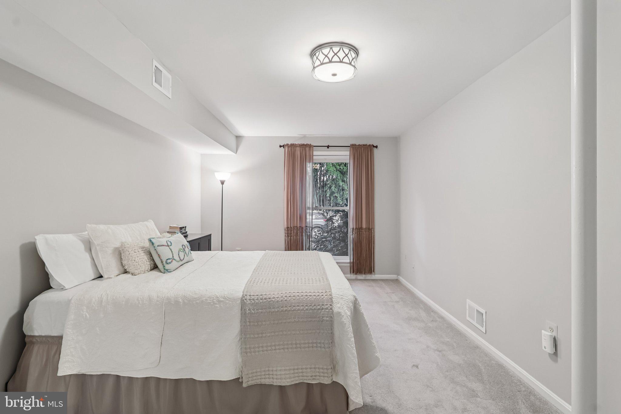 FAIRFAX PLAZA TOWNHOUSES - Residential