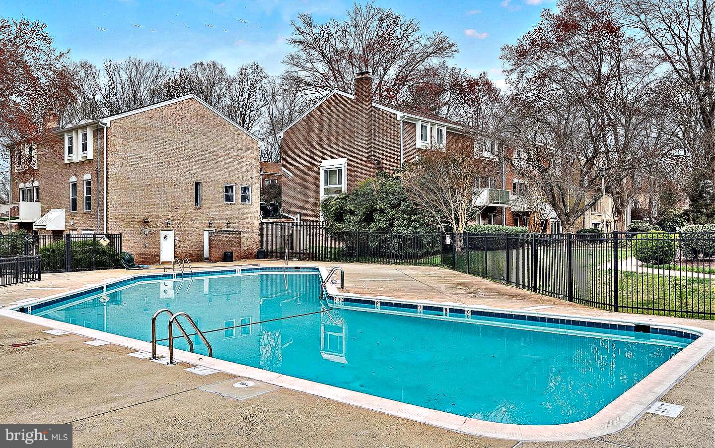 FAIRFAX PLAZA TOWNHOUSES - Residential