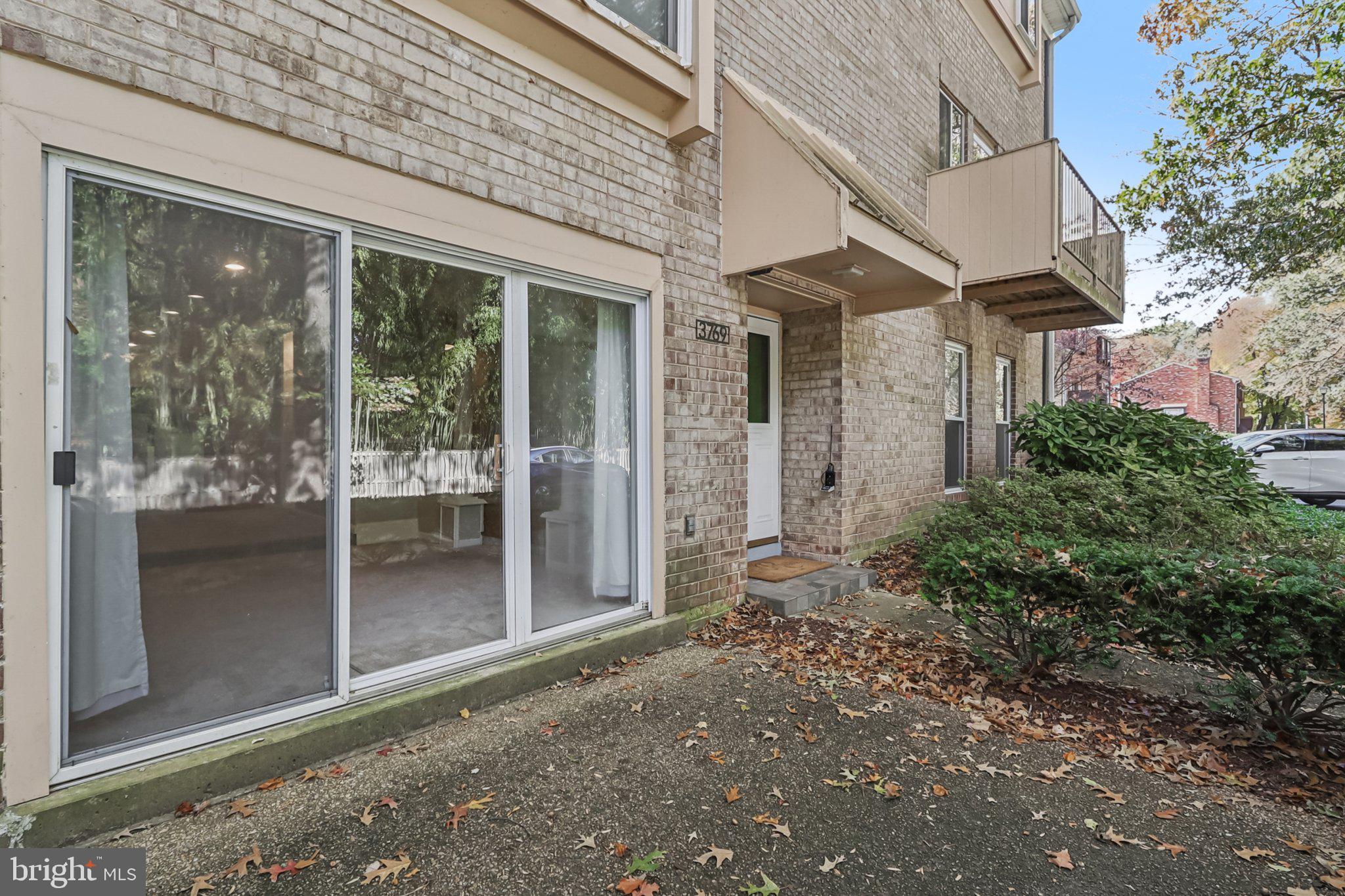 FAIRFAX PLAZA TOWNHOUSES - Residential