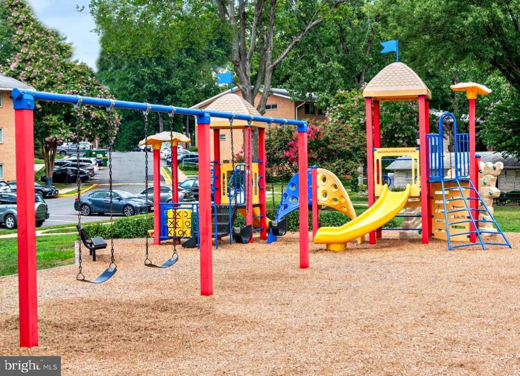 FAIRFAX PLAZA TOWNHOUSES - Residential