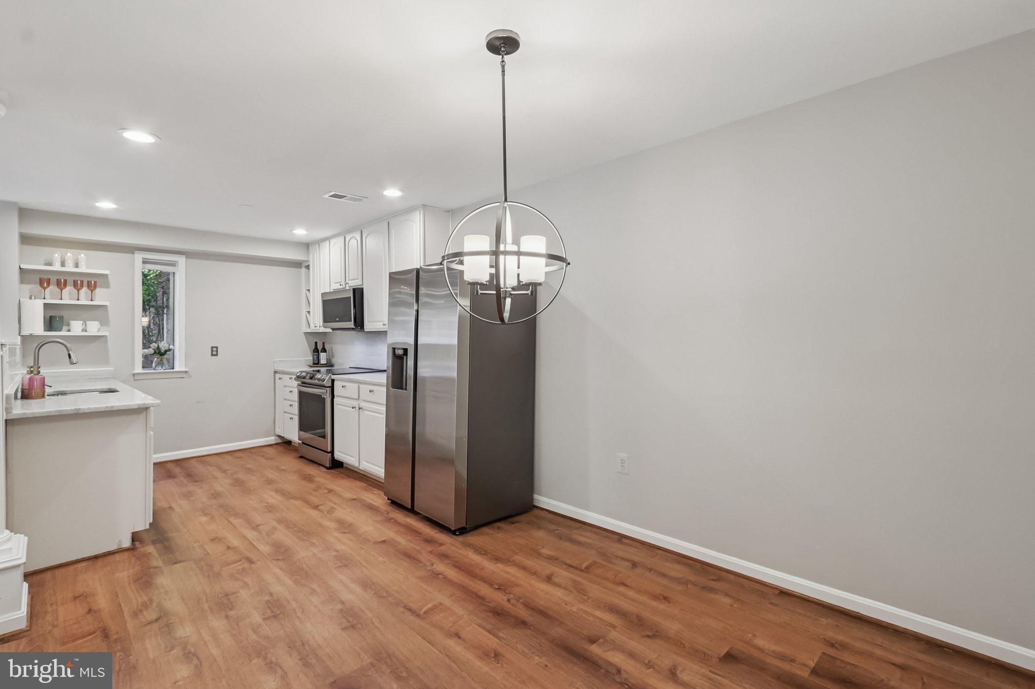 FAIRFAX PLAZA TOWNHOUSES - Residential