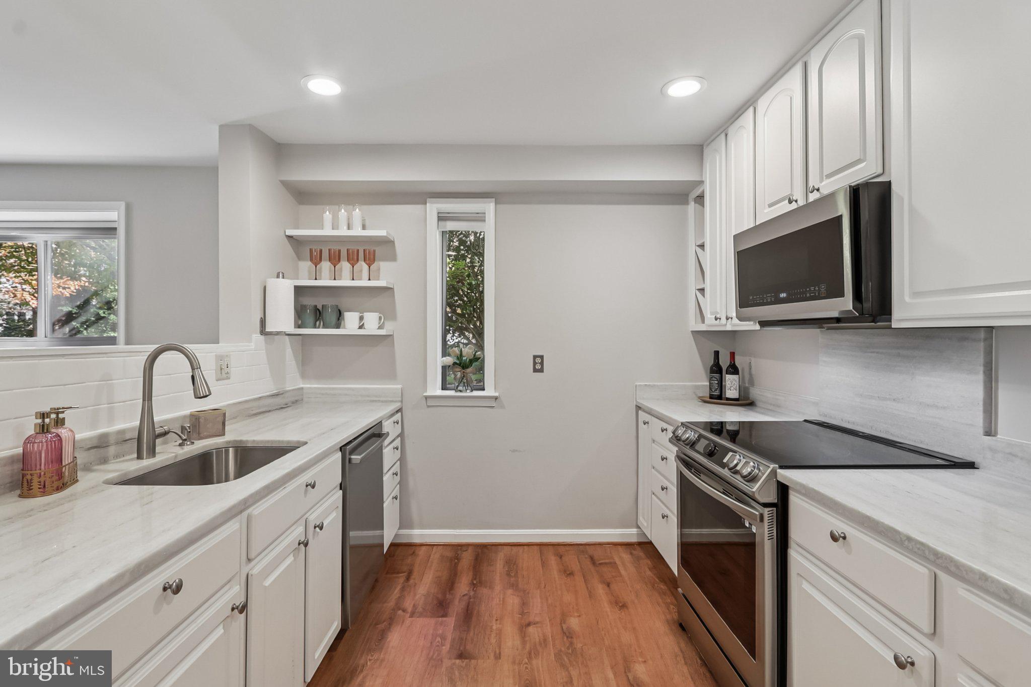 FAIRFAX PLAZA TOWNHOUSES - Residential