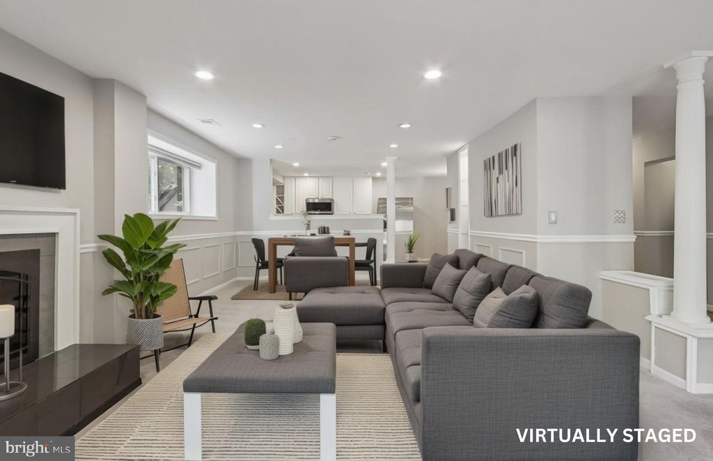 Photo of 3769 Persimmon Circle, FAIRFAX, VA 22031 (MLS # VAFX2289486)