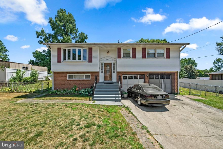 Very cozy Split Foyer! This home has 3 bedrooms, 2.5 bathrooms, a brand-new Roof, Granite Countertops and Stainless-Steel appliances in the Kitchen. Hardwood Flooring throughout the home, two-car Garage, a sustainable Deck off of the Dining Room, and a beautiful fenced-in backyard, great for entertaining! This neighborhood features a park with walking trails, and basketball courts, and a local, new community center just minutes from the subdivision. This neighborhood is truly a hidden gem! Needs a little cosmetic work, and totally worth the investment!  The Sellers are offering a Home Warranty of Buyer's choice!