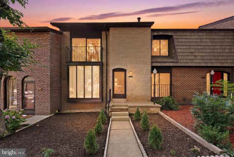 Townhouse For Sale - 4936 Sauquoit Lane<br/> ANNANDALE, VA 22003