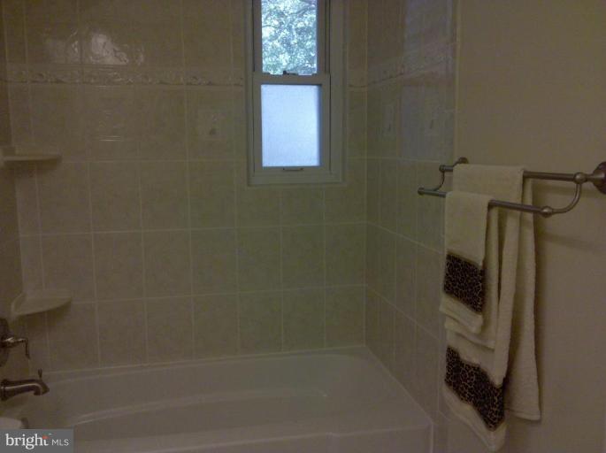 PT ROCKVILLE TWN RES 1 - Residential Lease