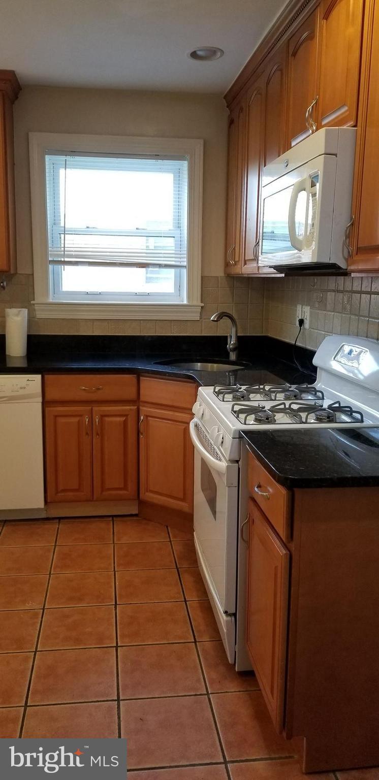 PT ROCKVILLE TWN RES 1 - Residential Lease