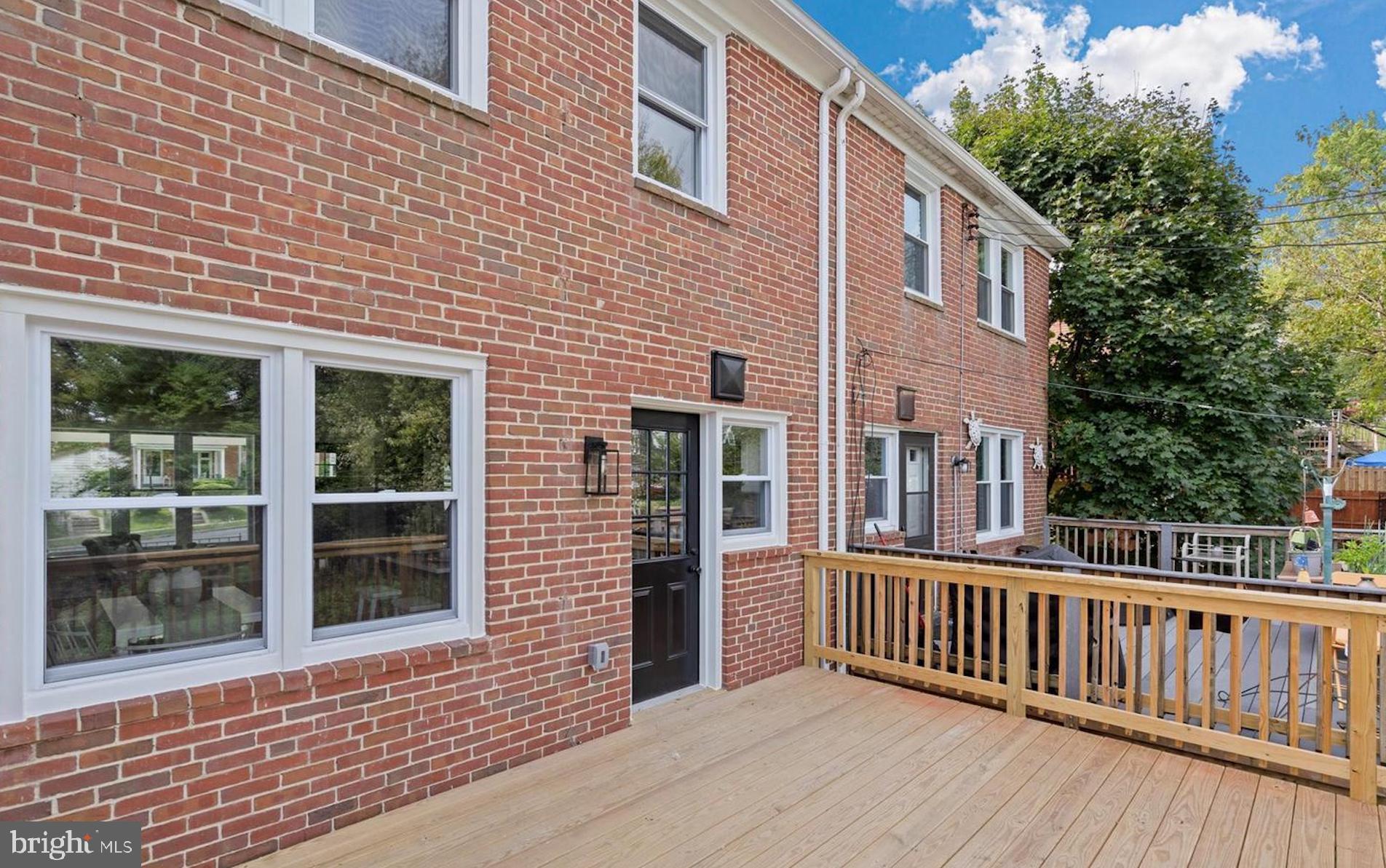 IDLEWOOD - Residential Lease