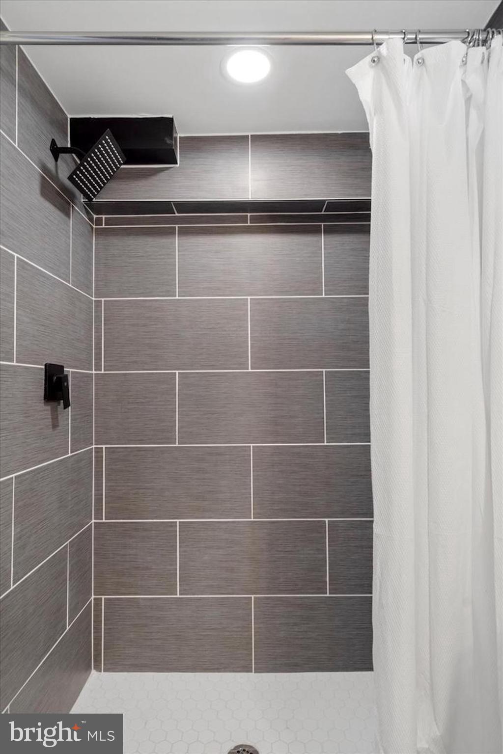 IDLEWOOD - Residential Lease