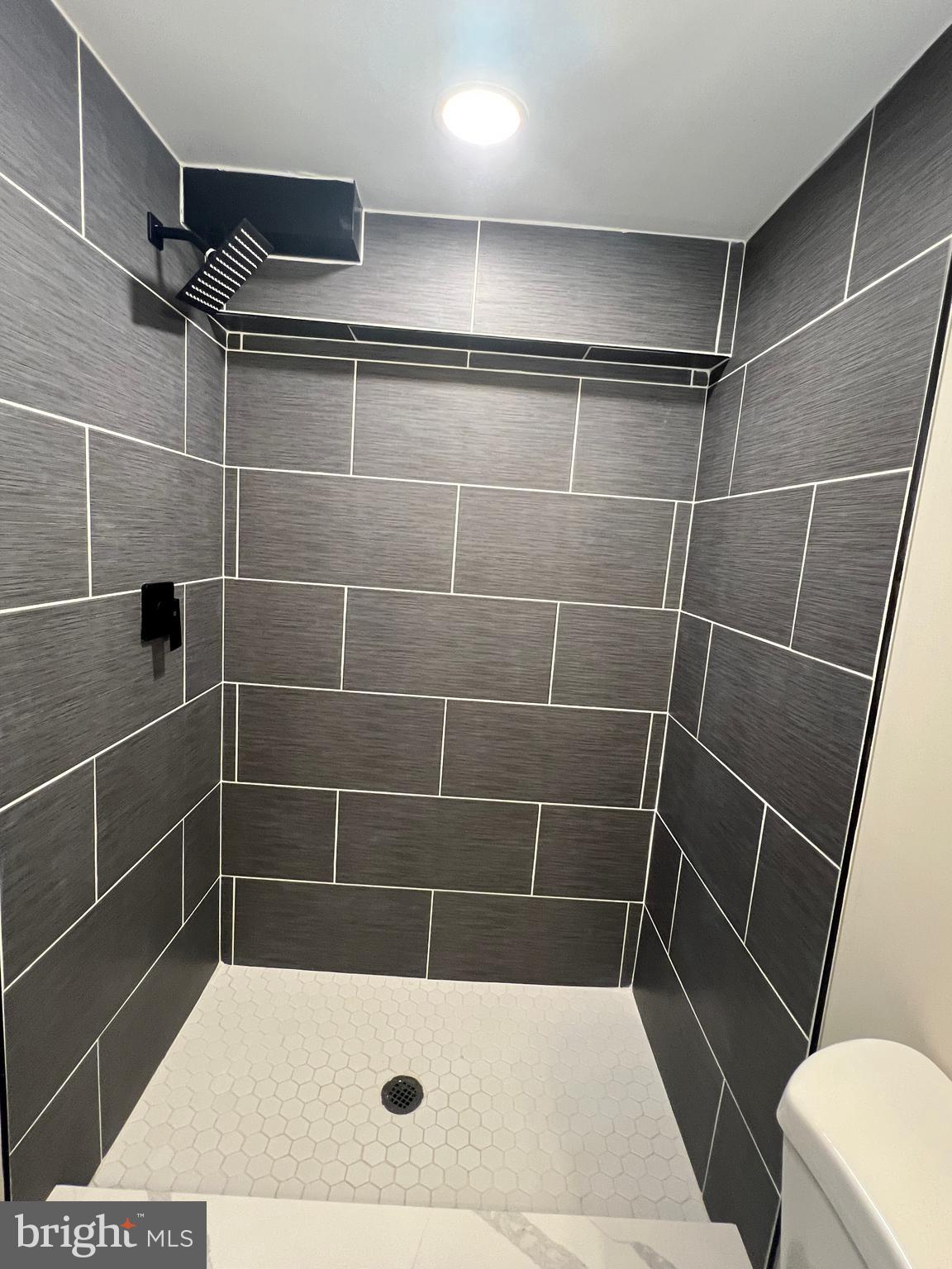 IDLEWOOD - Residential Lease