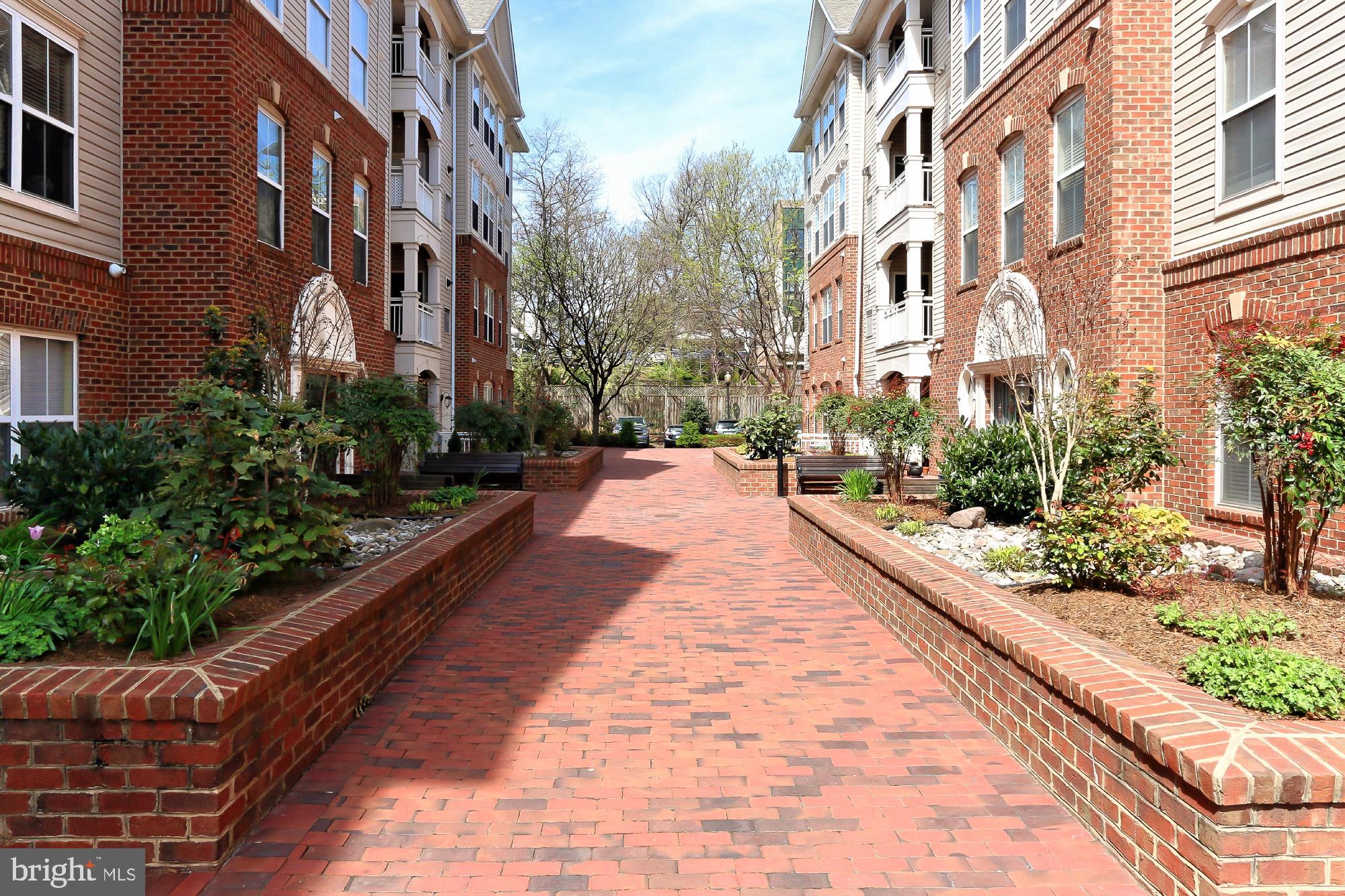 CAMERON STATION - Residential