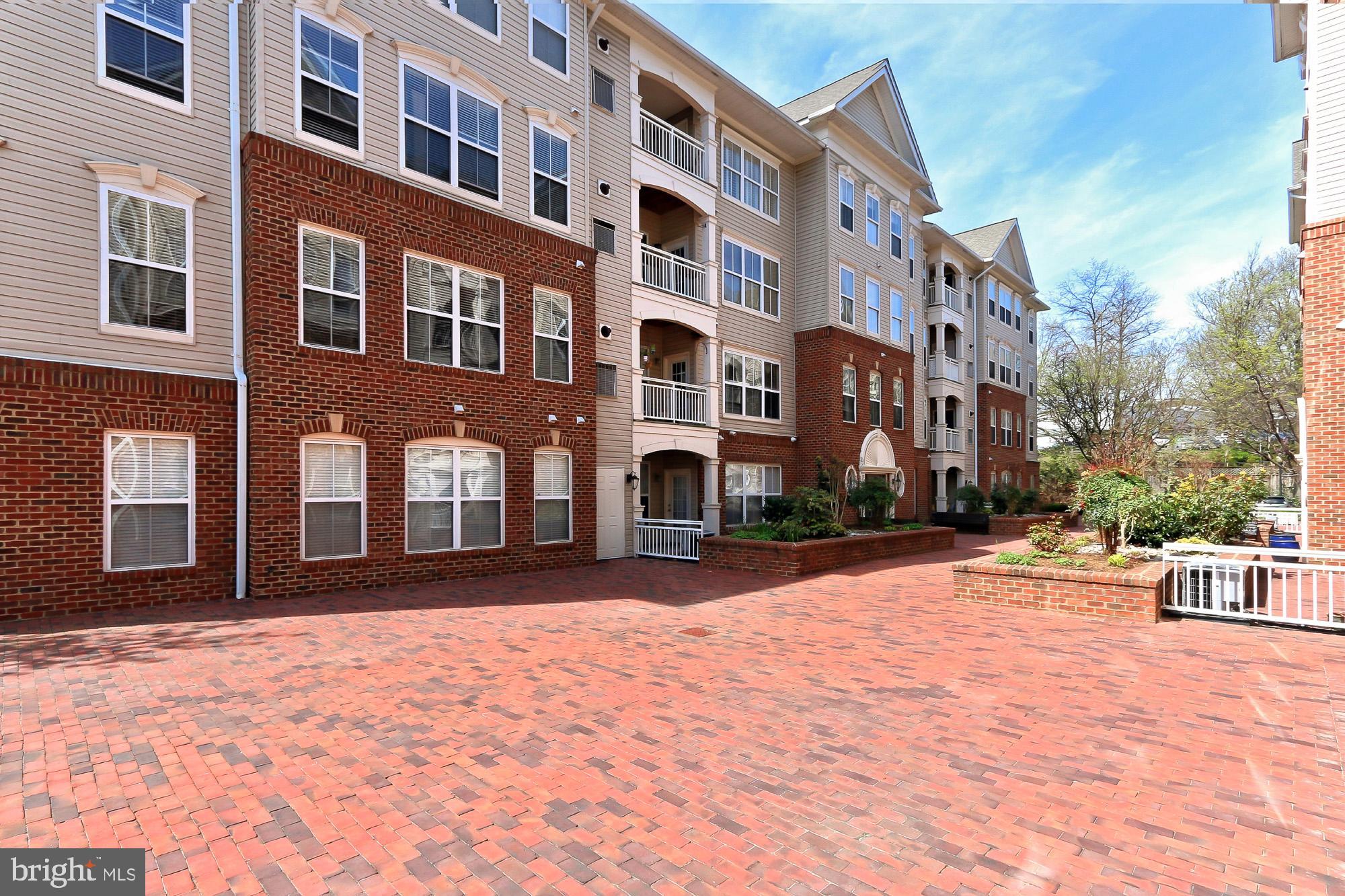 CAMERON STATION - Residential