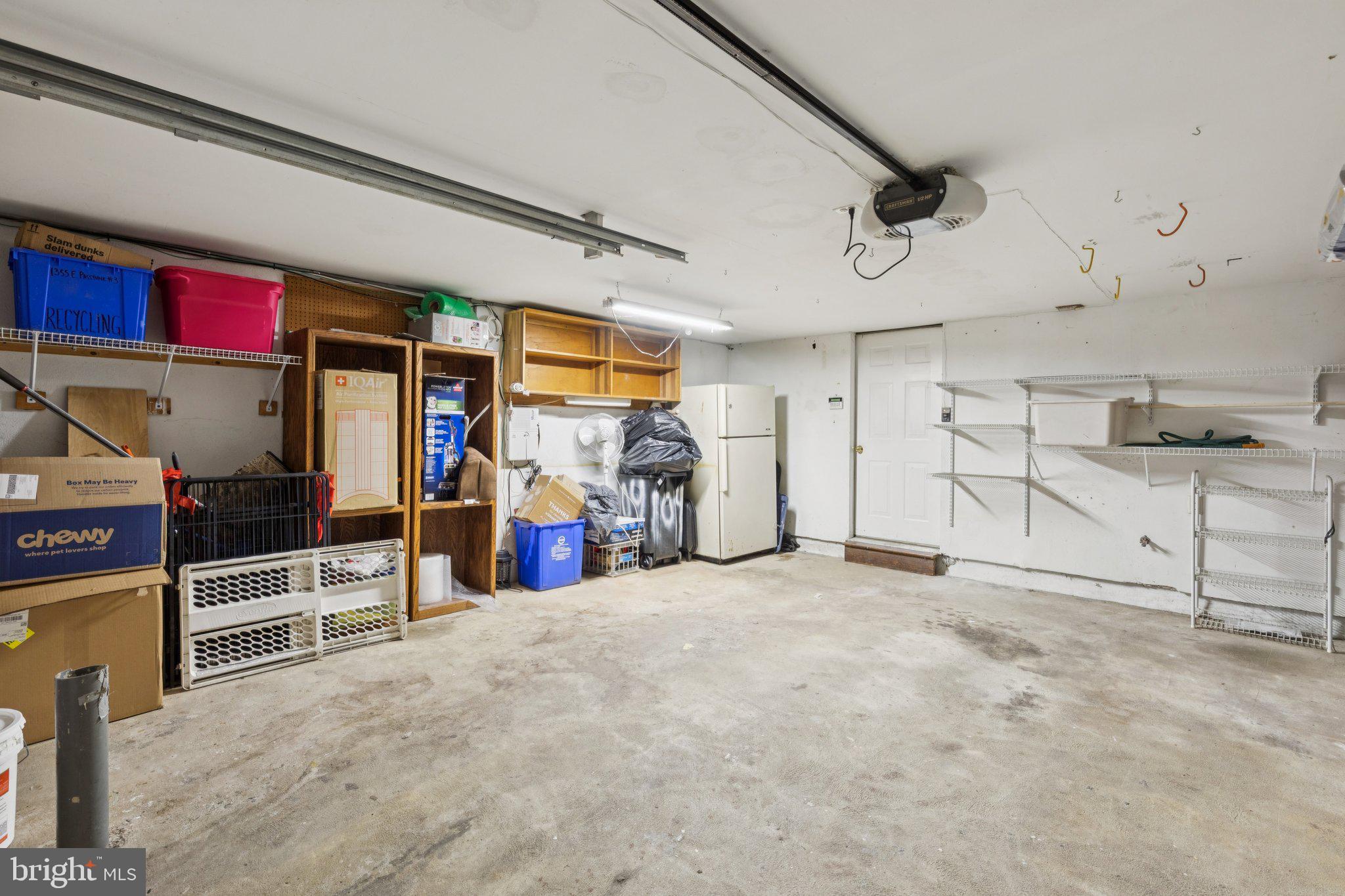 QUEEN VILLAGE - Residential