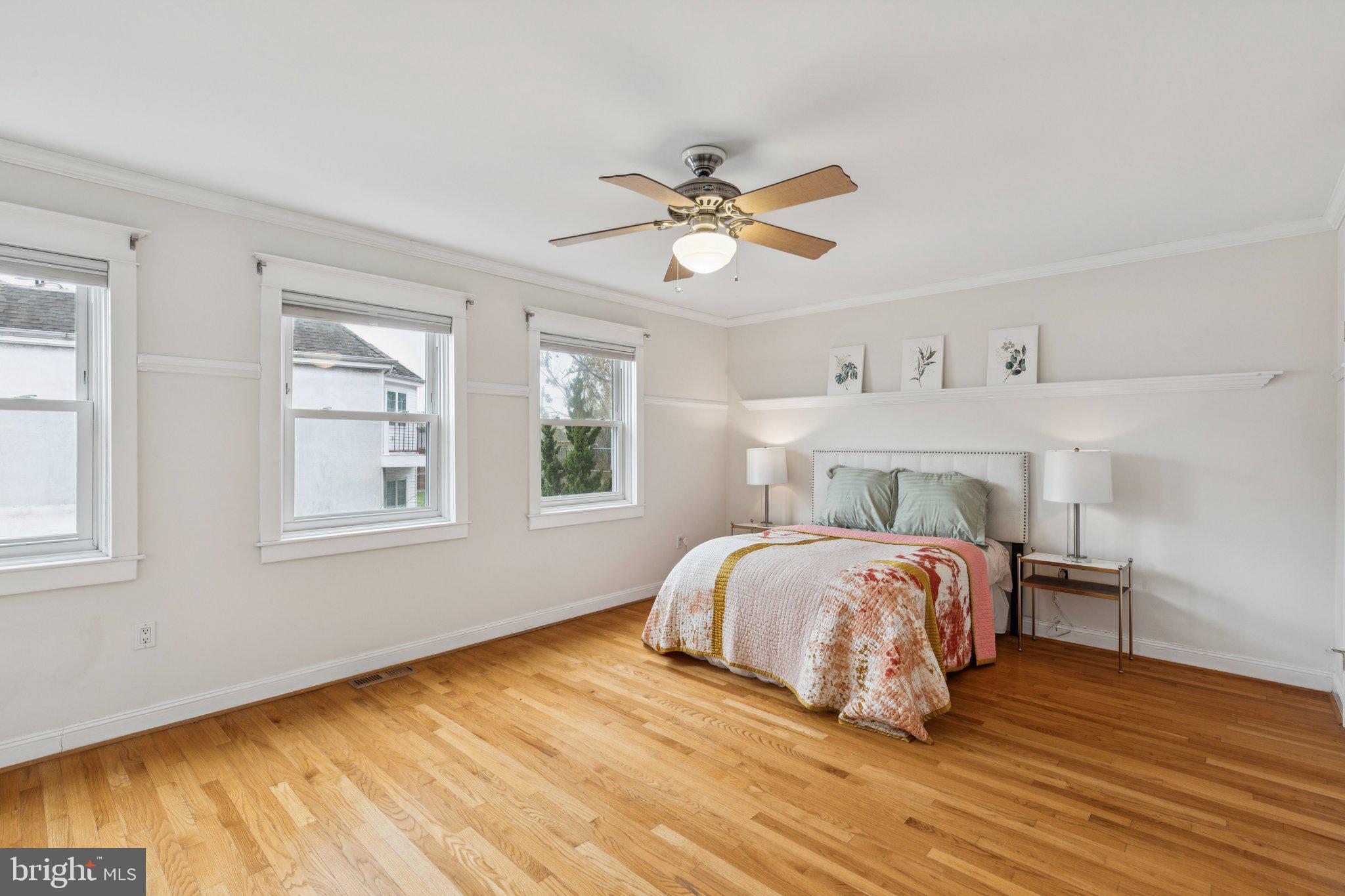 QUEEN VILLAGE - Residential