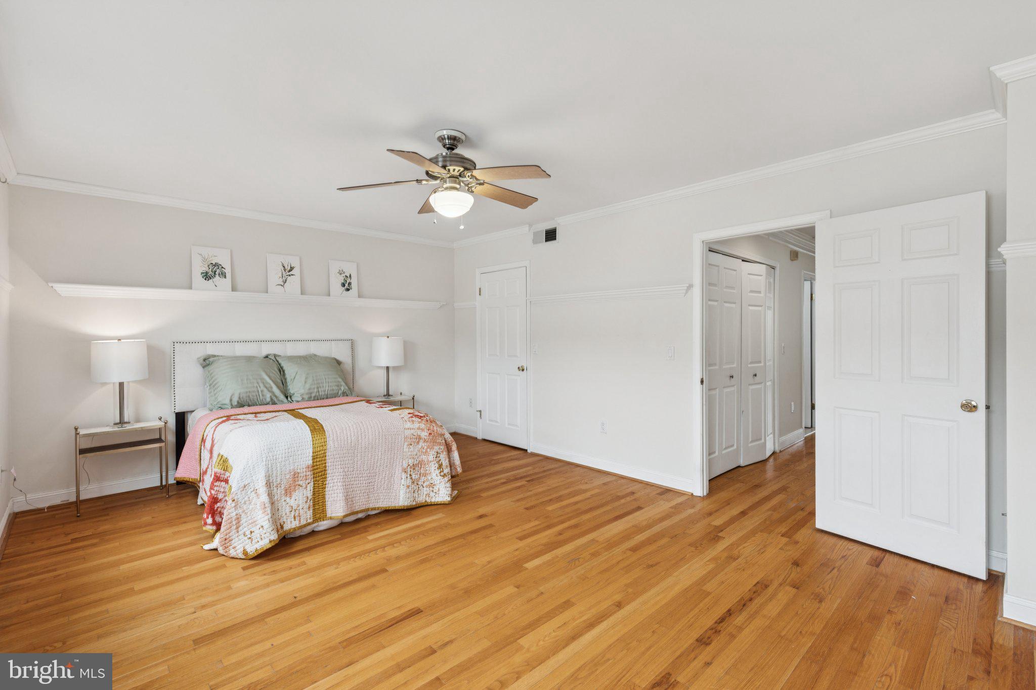 QUEEN VILLAGE - Residential