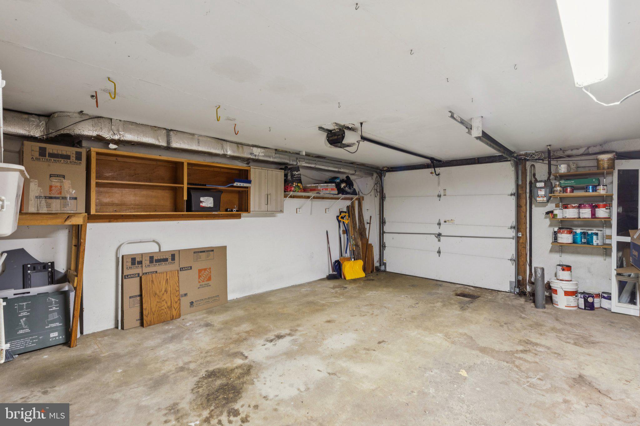 QUEEN VILLAGE - Residential