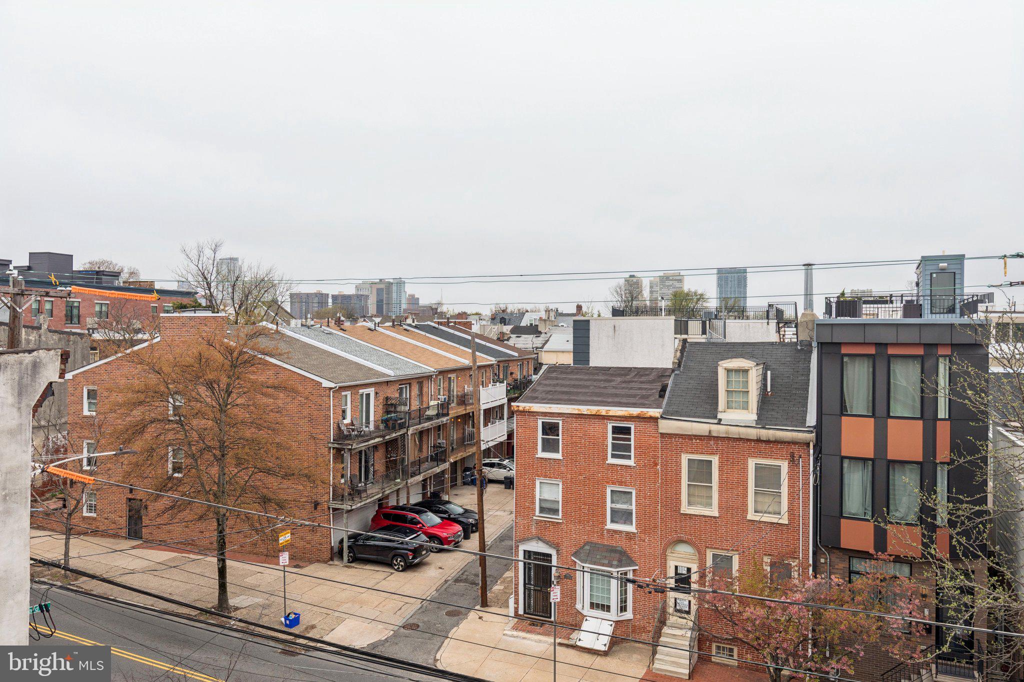 QUEEN VILLAGE - Residential