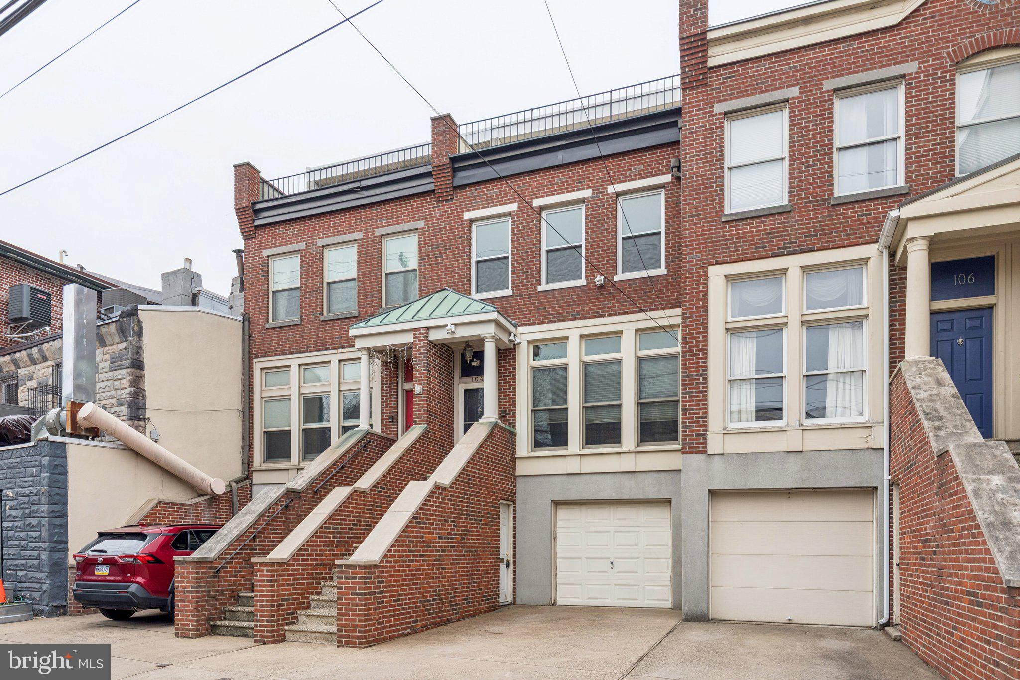 QUEEN VILLAGE - Residential