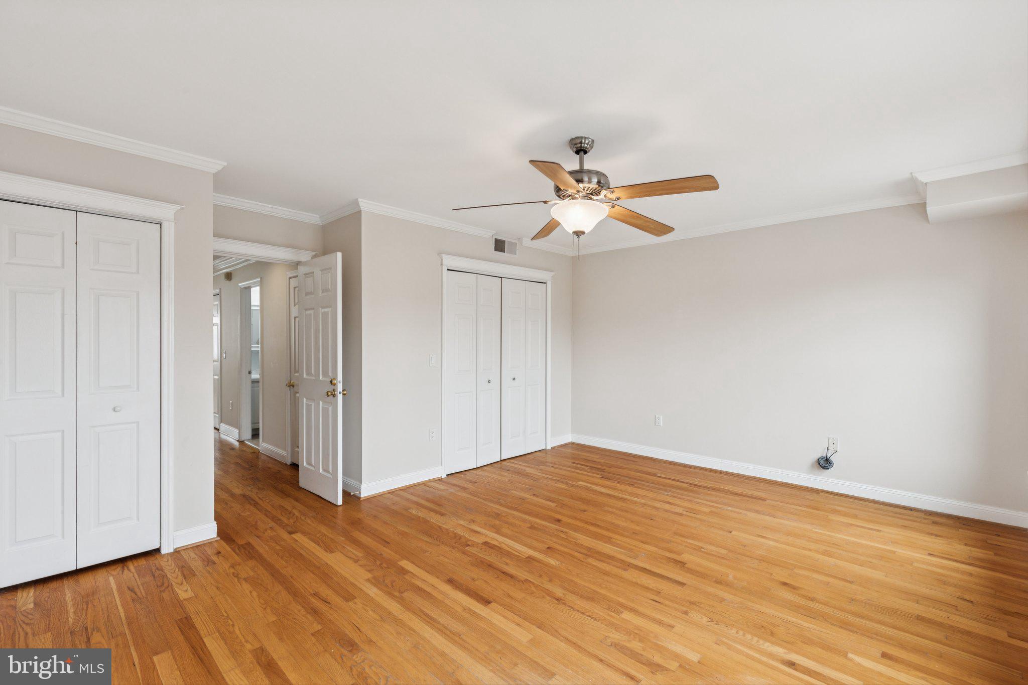 QUEEN VILLAGE - Residential