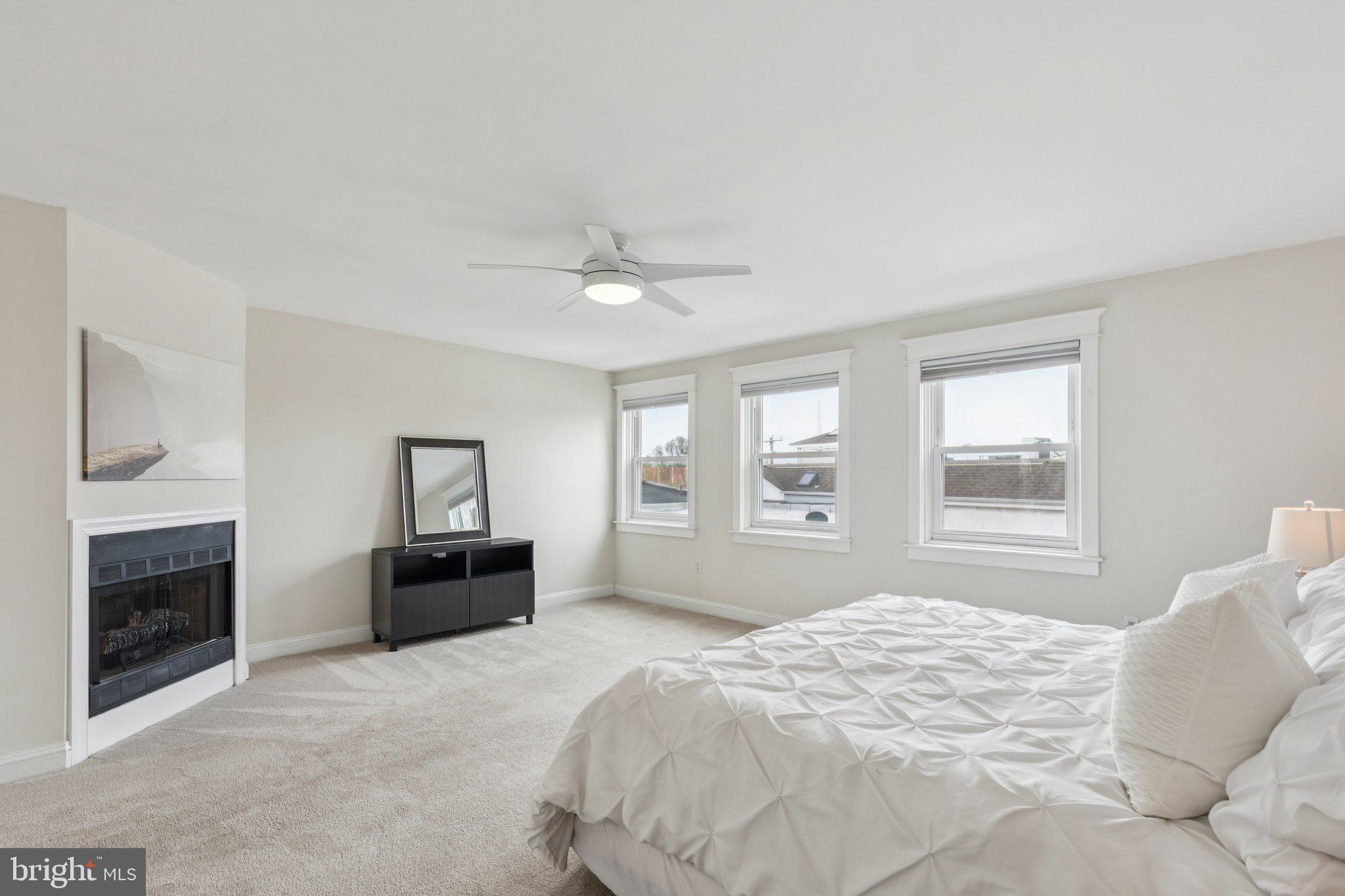 QUEEN VILLAGE - Residential