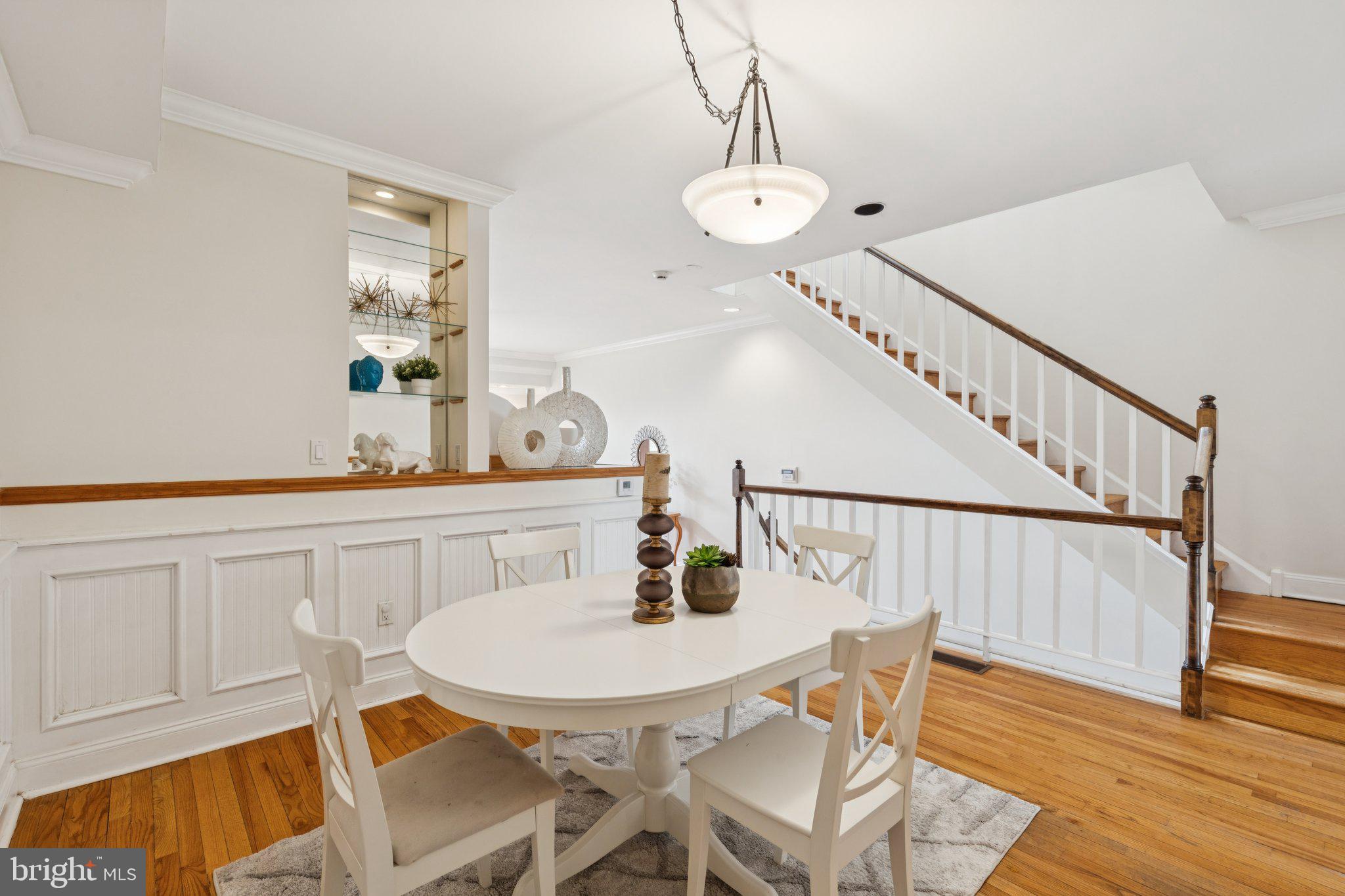 QUEEN VILLAGE - Residential