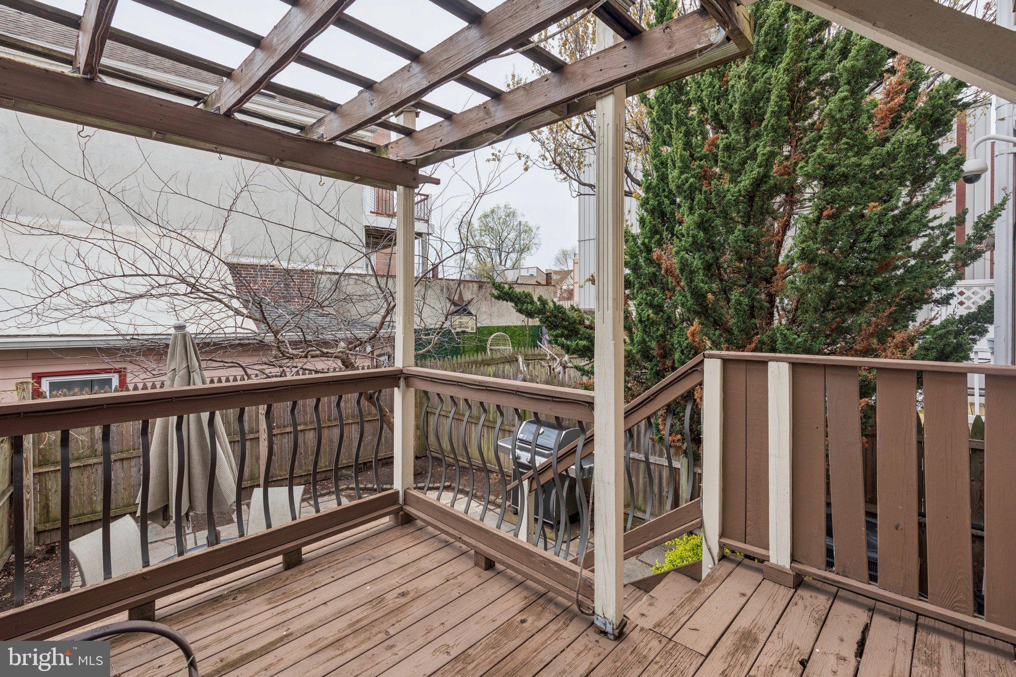 QUEEN VILLAGE - Residential