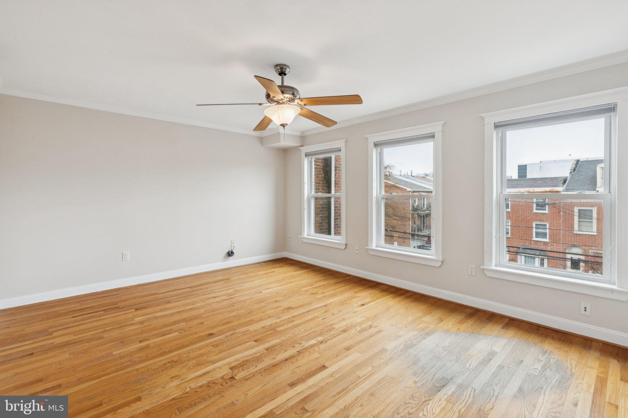 QUEEN VILLAGE - Residential