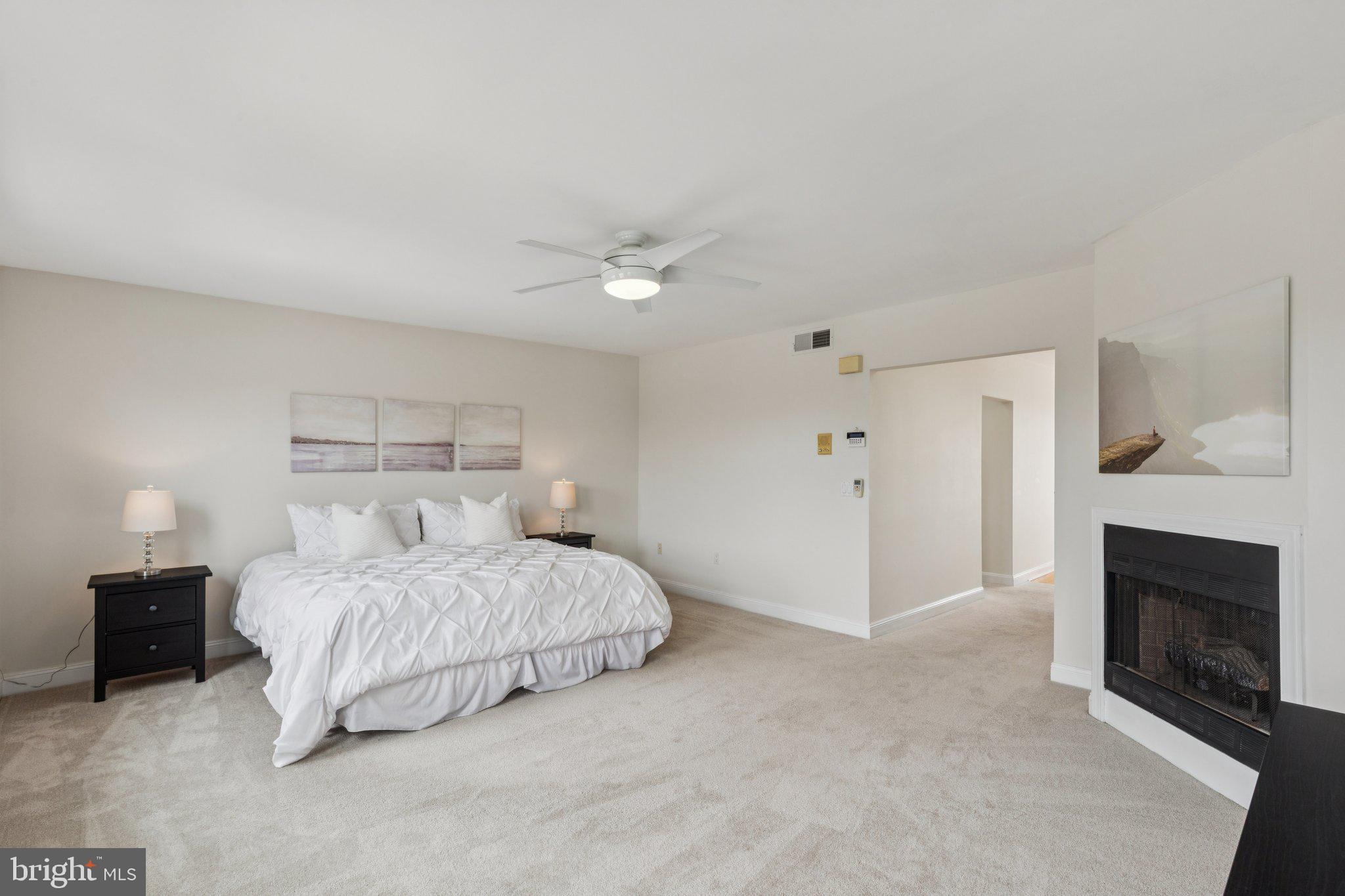 QUEEN VILLAGE - Residential