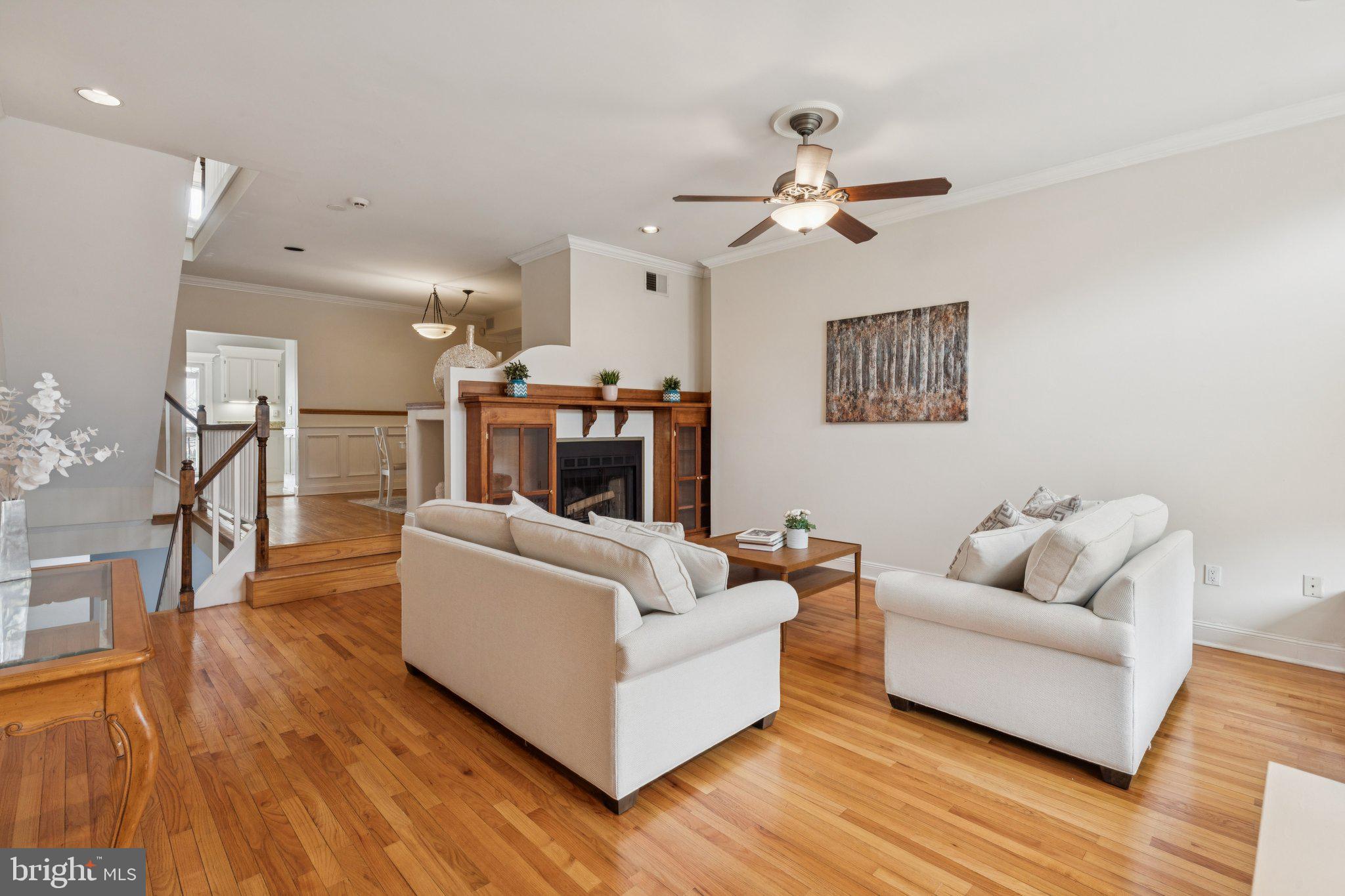 QUEEN VILLAGE - Residential