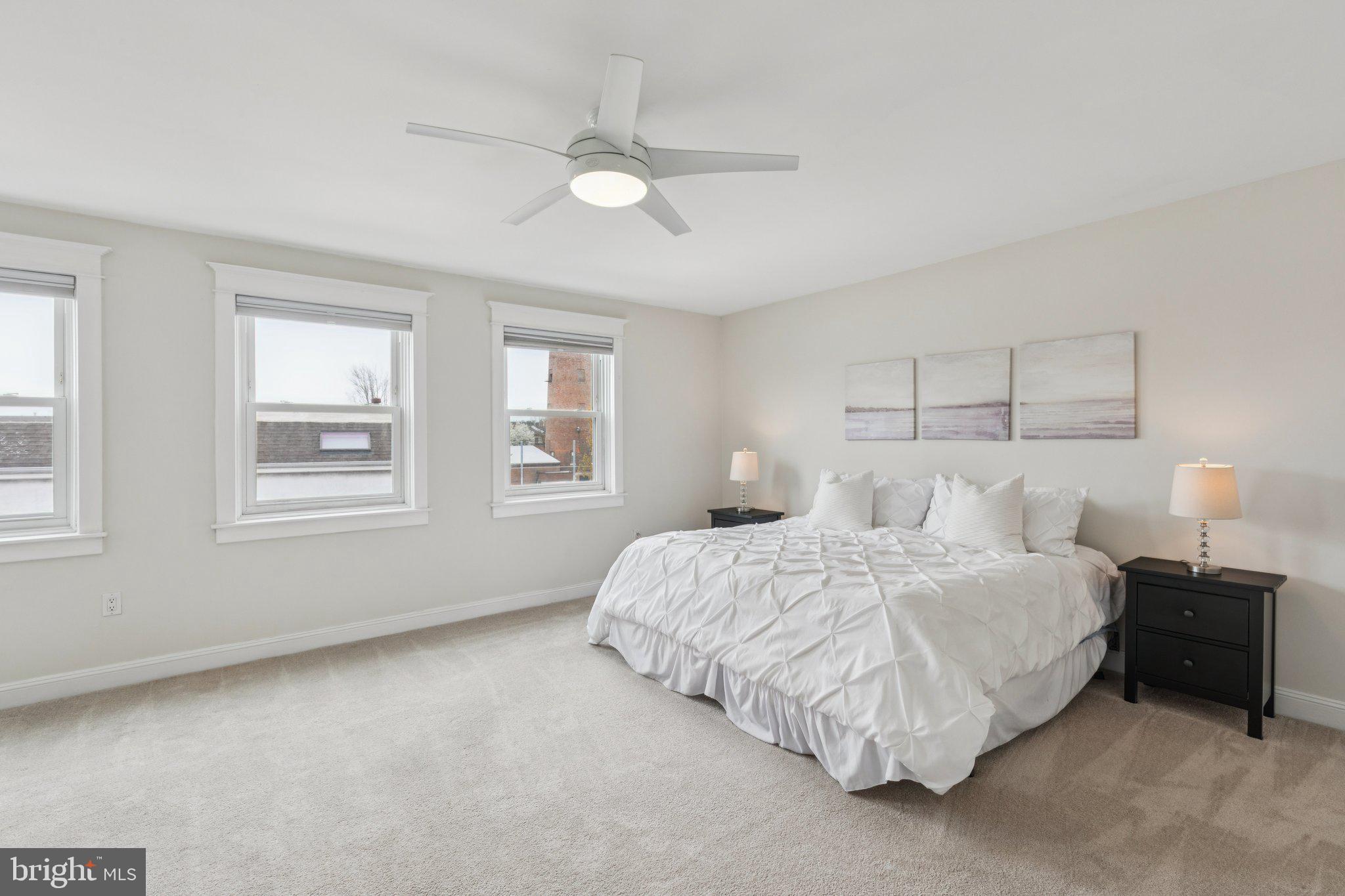 QUEEN VILLAGE - Residential