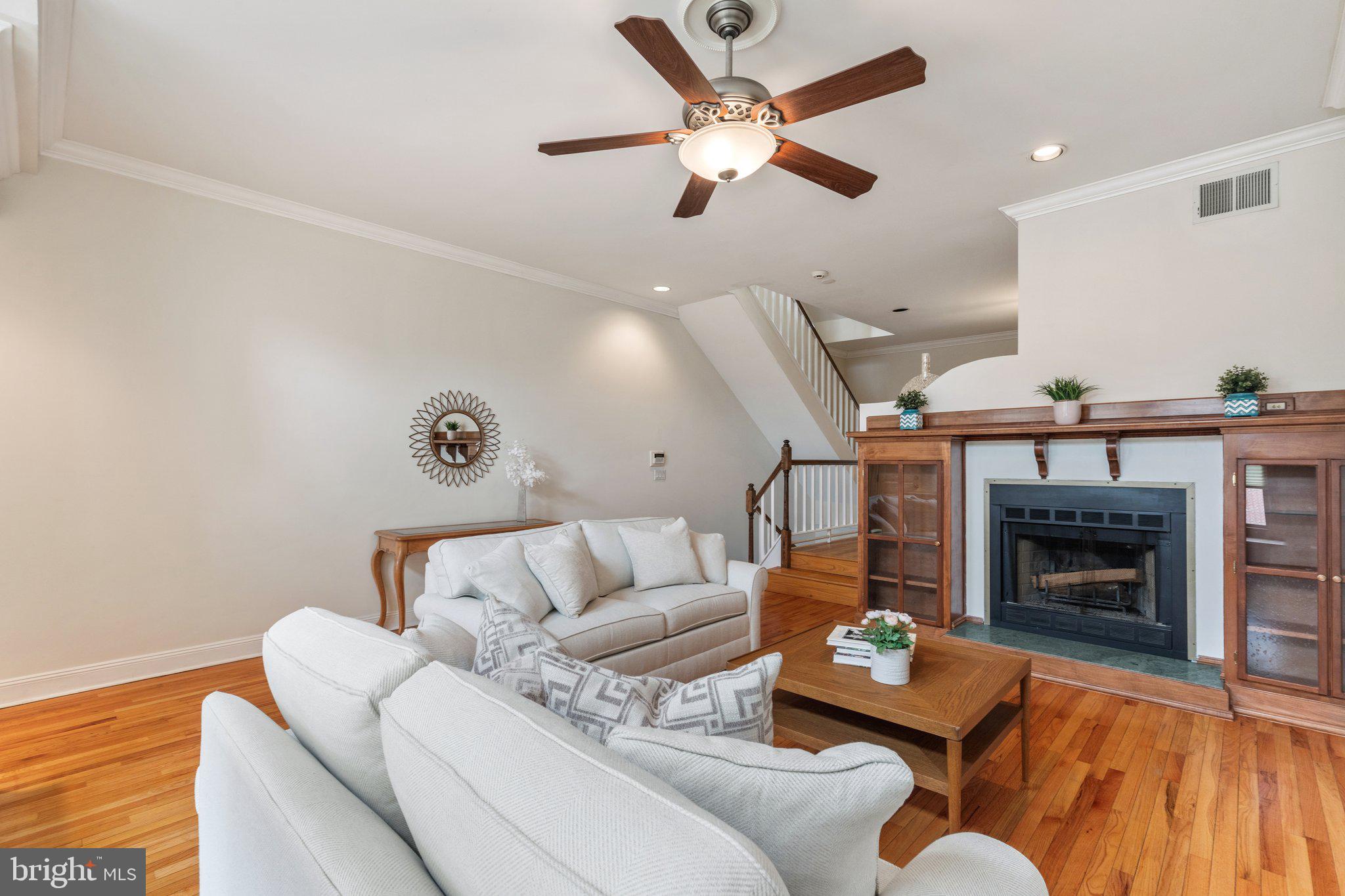 QUEEN VILLAGE - Residential