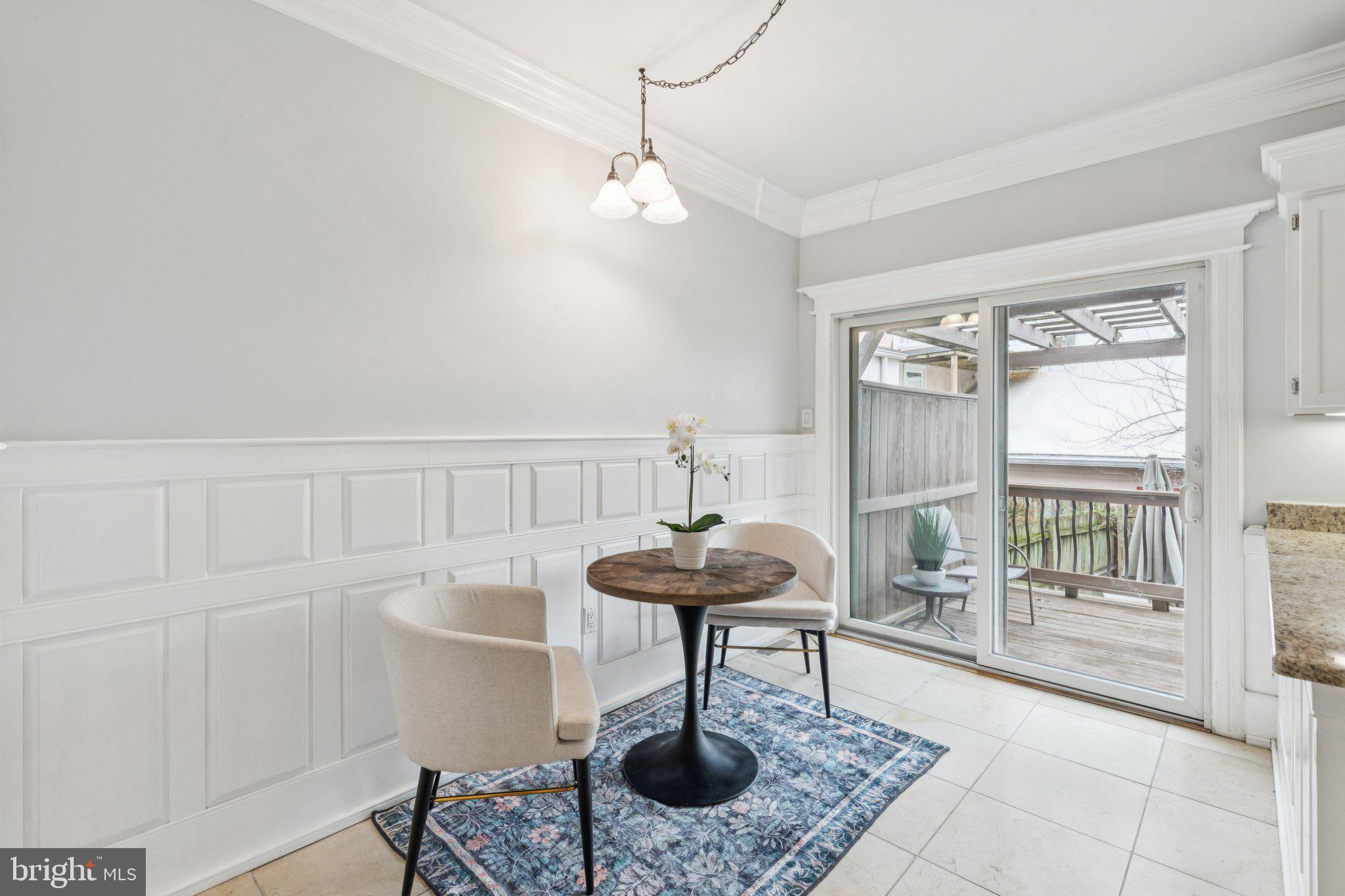 QUEEN VILLAGE - Residential