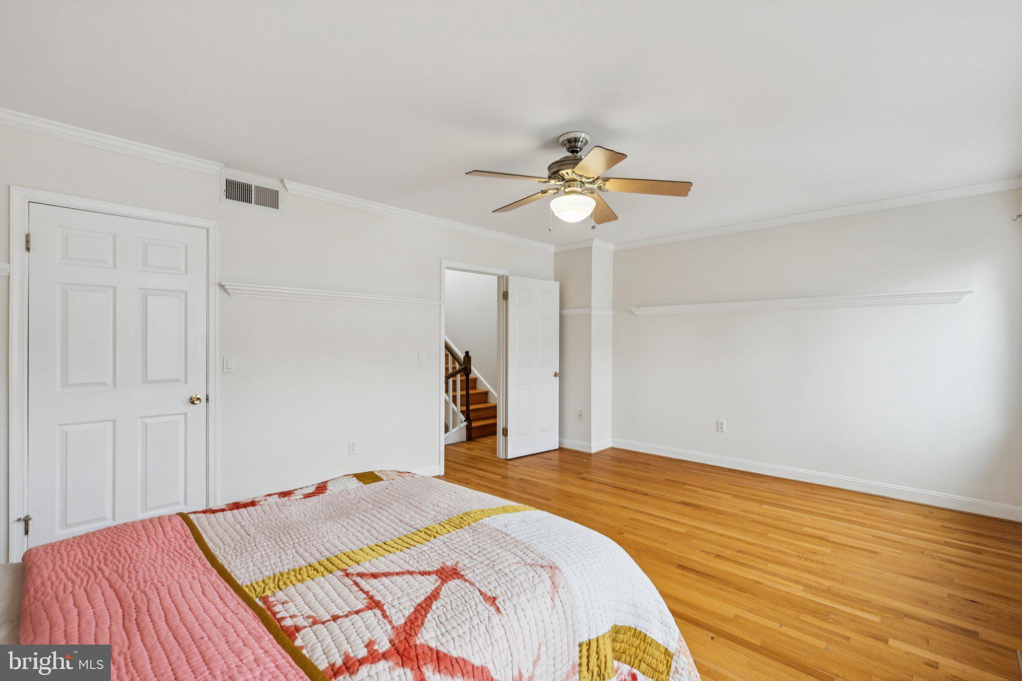 QUEEN VILLAGE - Residential