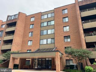 Meticulously maintained, 1st floor condo with garden patio! The spacious bedroom has a 10x5 walk-in closet, and an en-suite bathroom with beautifully tiled walk-in shower. The open living room, dining room, and den flow nicely for entertaining. Enjoy some fresh air and quiet time on your private patio with the occasional visiting deer. The lobby is known to host holiday parties, snow parties, and monthly ladies chats. Enjoy the convenience of condo living in the highly sought after Towsongate Community. The location is convenient to 695, Towson Town Center, restaurants, and entertainment. Everything you need and more!