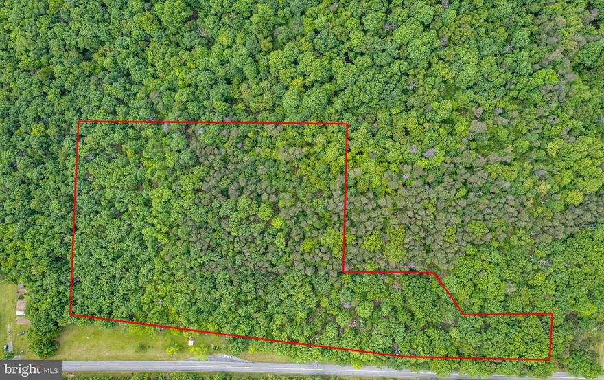 Beautiful wooded lot in the new Reynolds View Estates Subdivision.  Build your dream home on this 10.042 acre lot with paved road access.  Certification letter recorded for a 4 bedroom home.