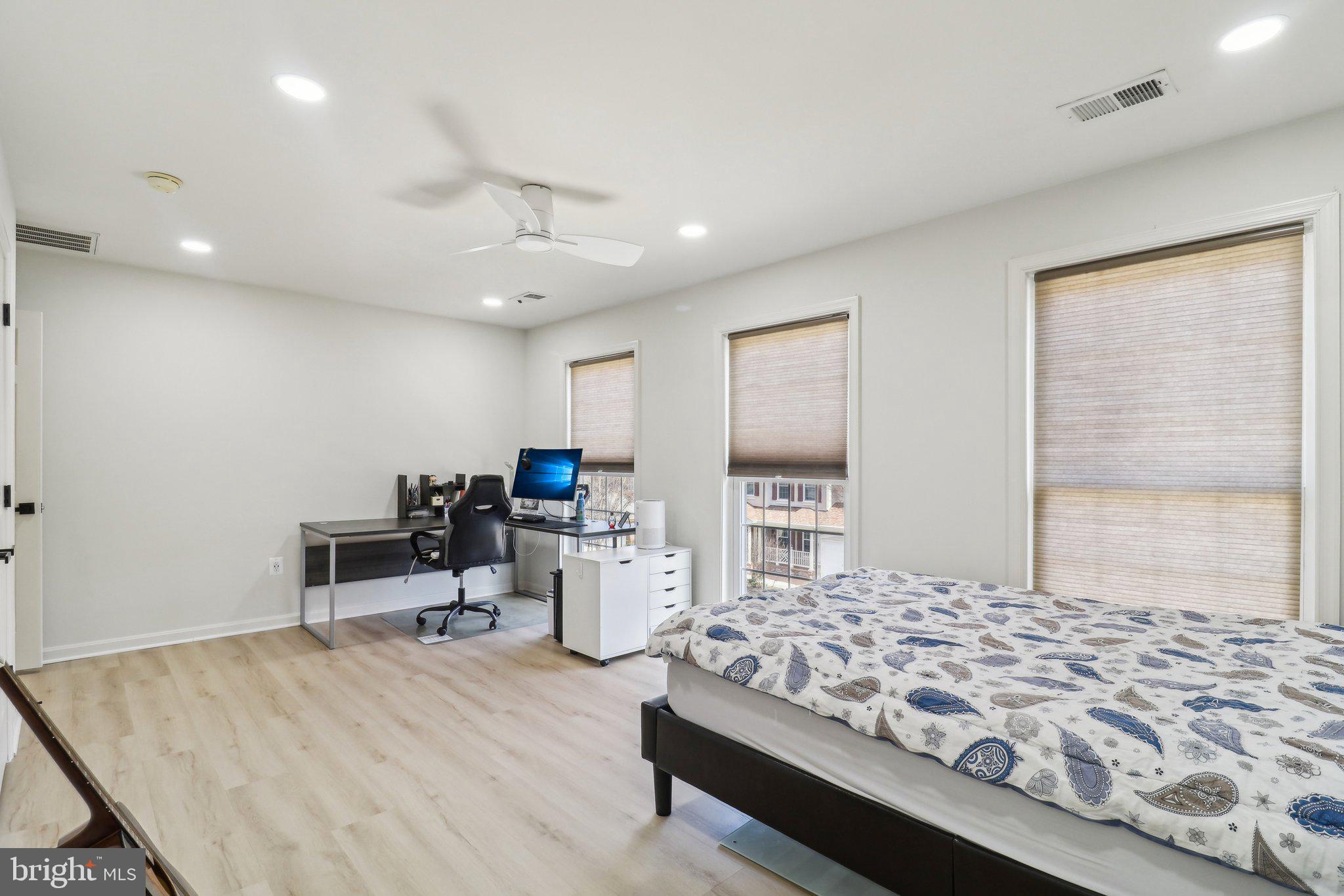 HIGHLAND OAKS - Residential