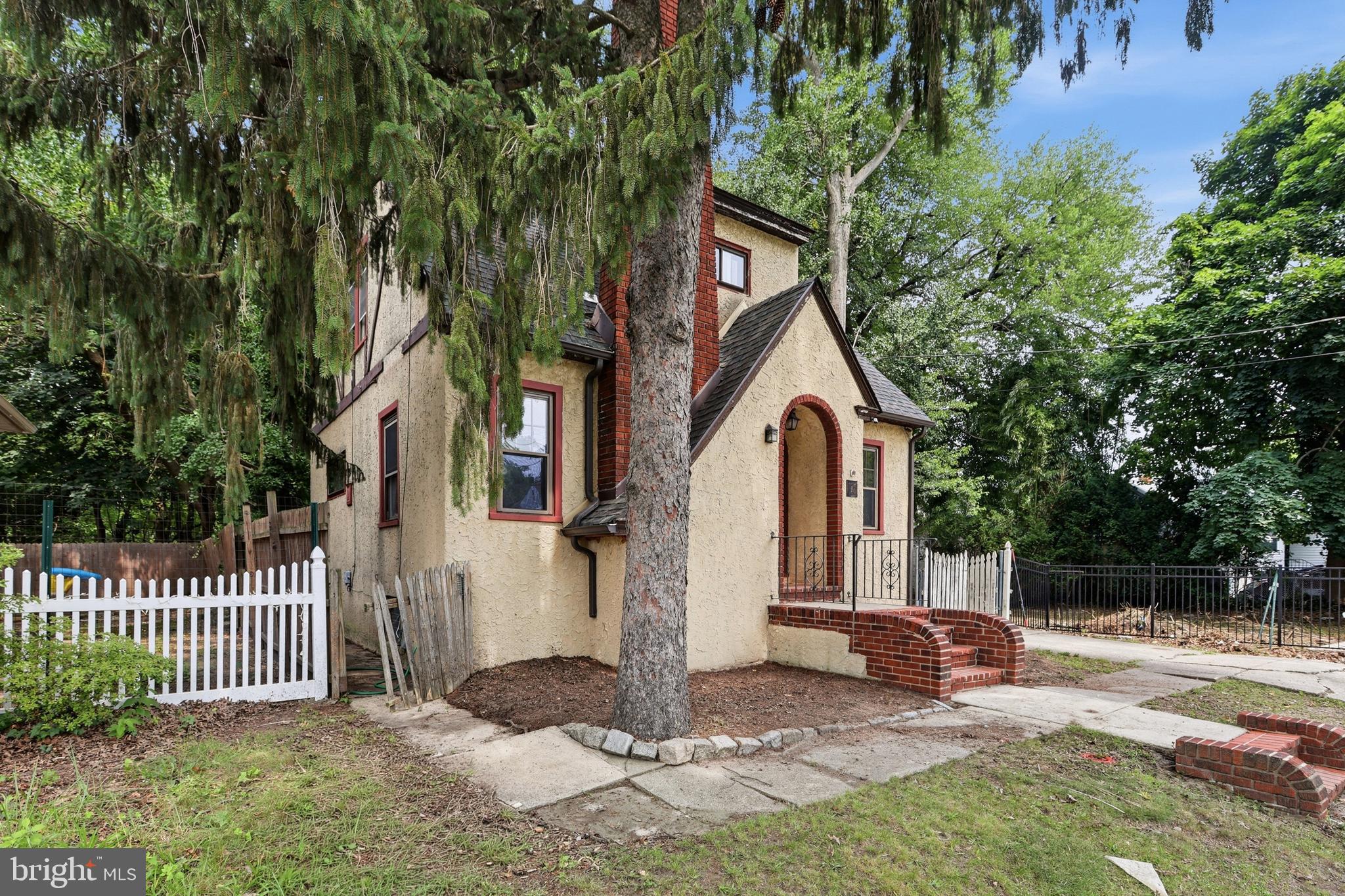 146 W BARBER AVENUE
