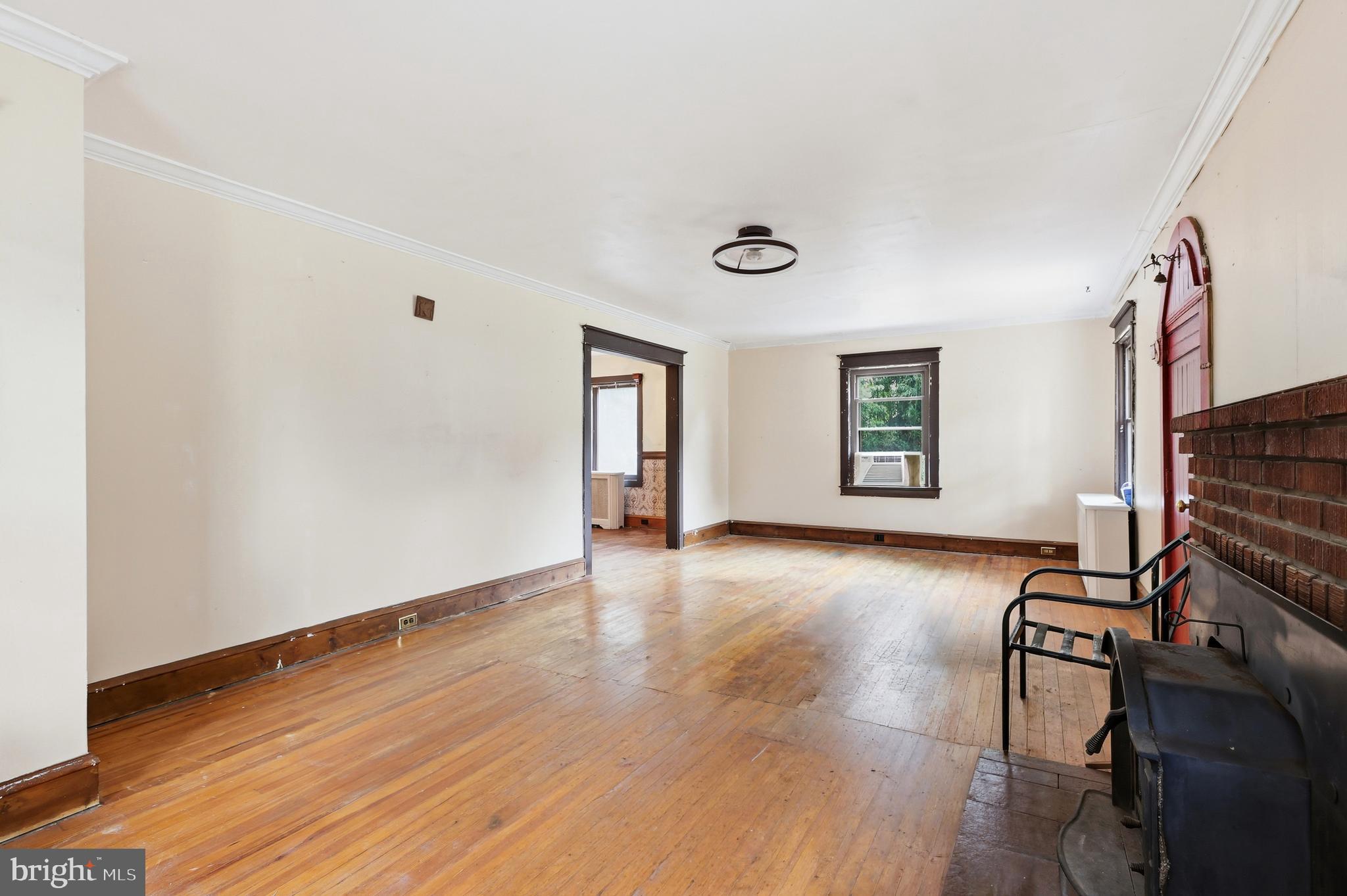 146 W BARBER AVENUE