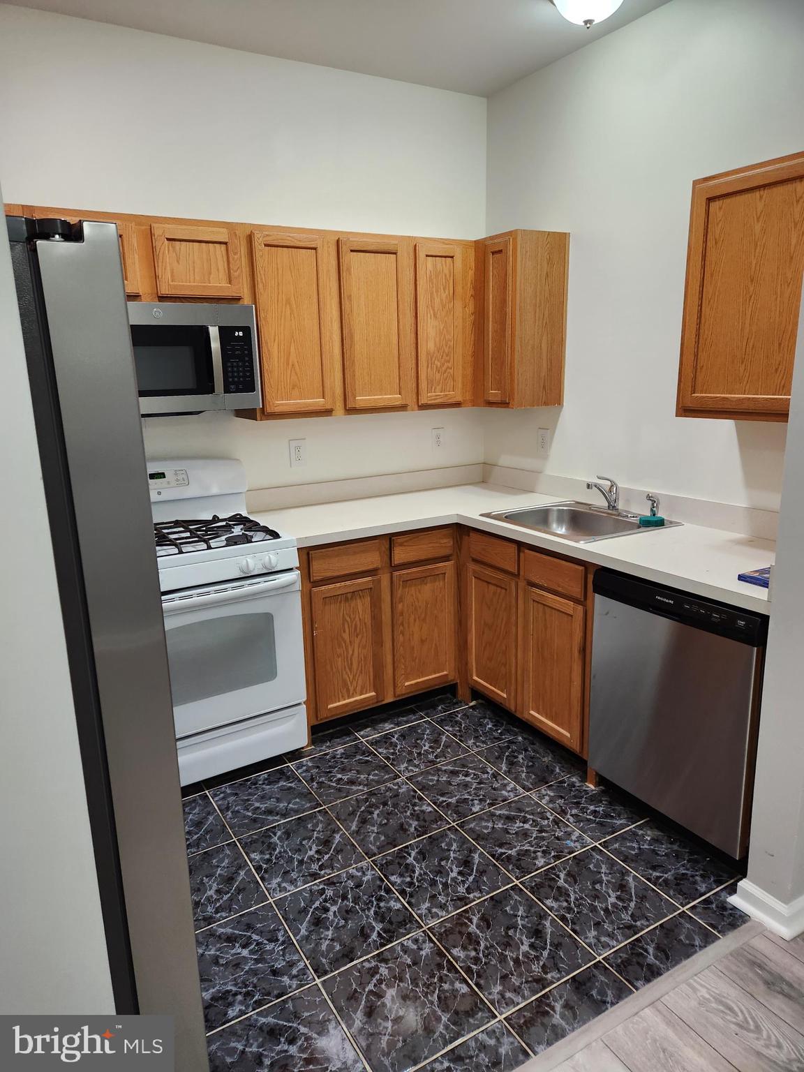 1038 LAMBERTON STREET