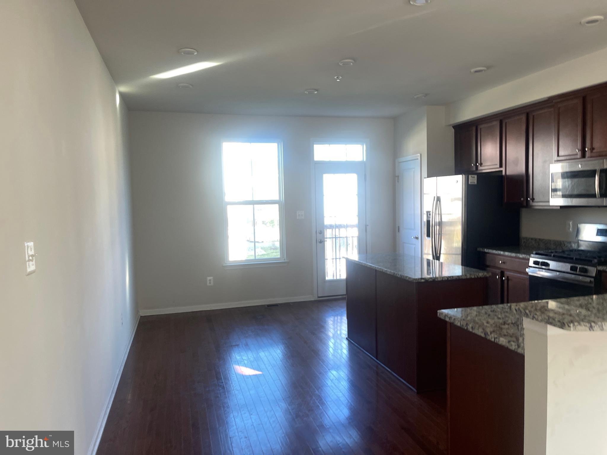 CREEKSIDE VILLAGE AT TANYARD SPRINGS - Residential