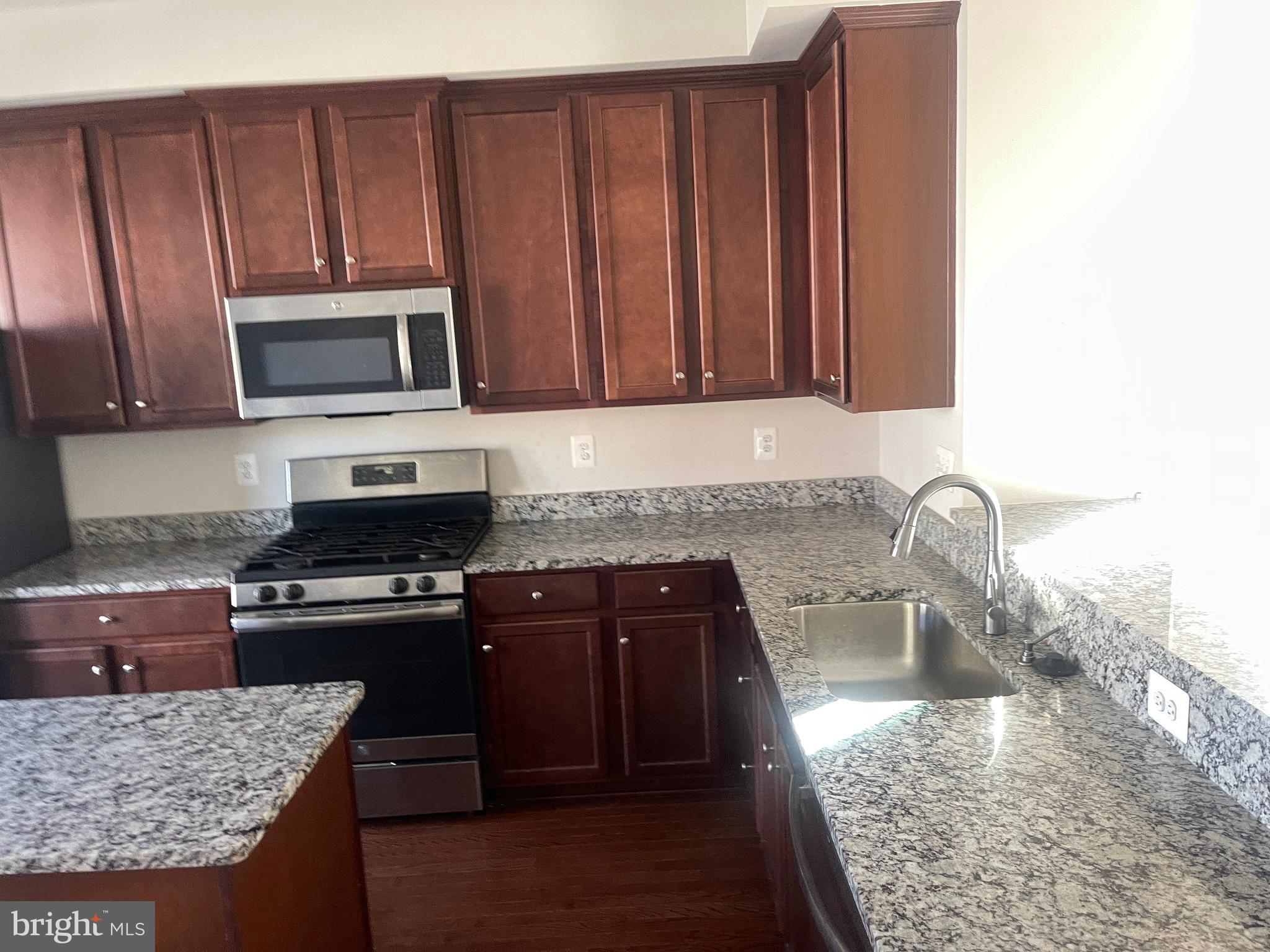 CREEKSIDE VILLAGE AT TANYARD SPRINGS - Residential