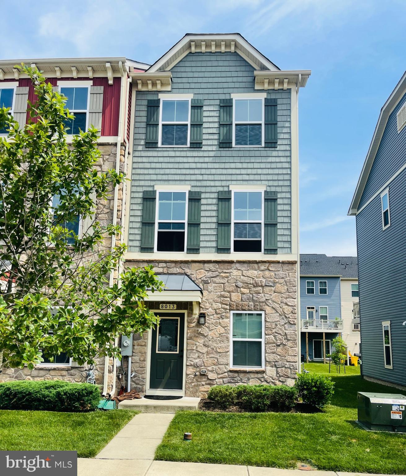 CREEKSIDE VILLAGE AT TANYARD SPRINGS - Residential